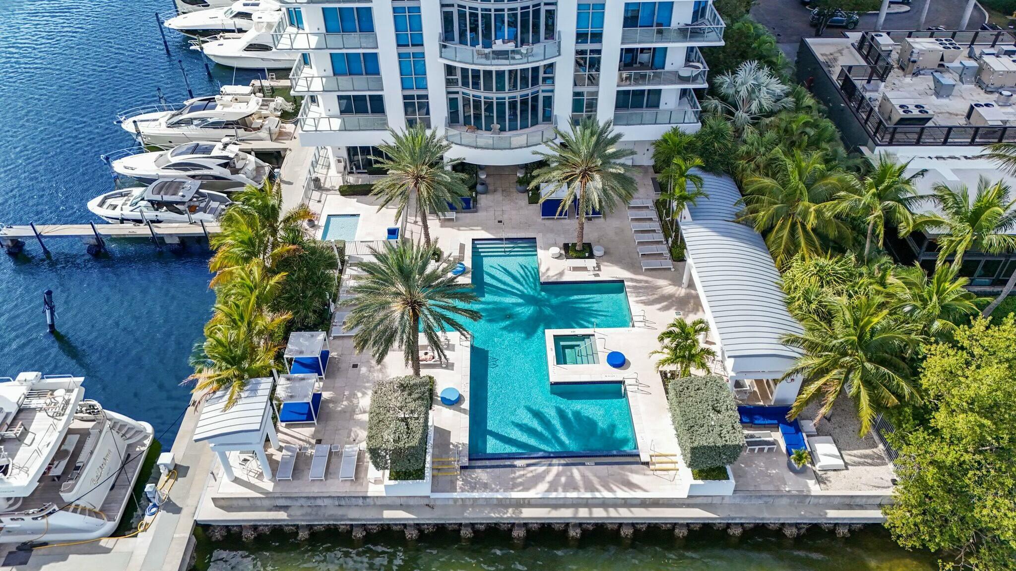 17301 Biscayne Boulevard 707
