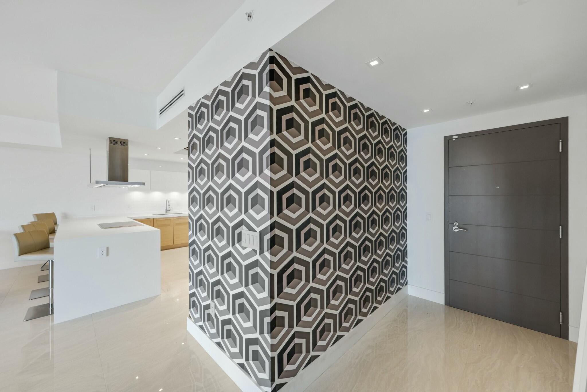 17301 Biscayne Boulevard 707