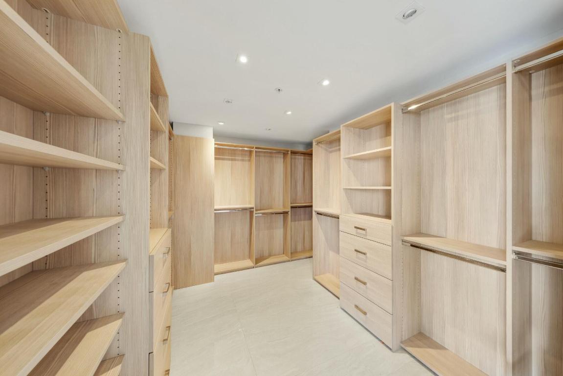 17301 Biscayne Boulevard 707