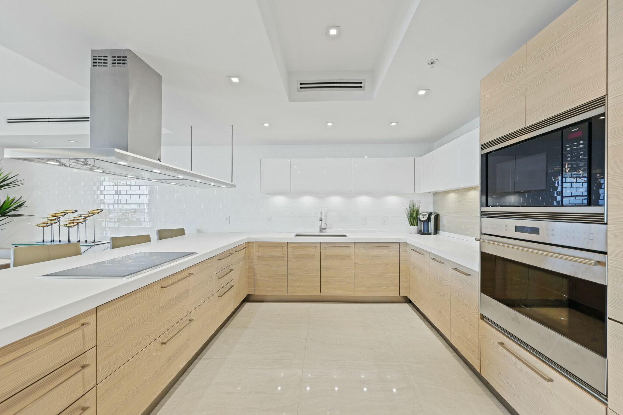 17301 Biscayne Boulevard 707