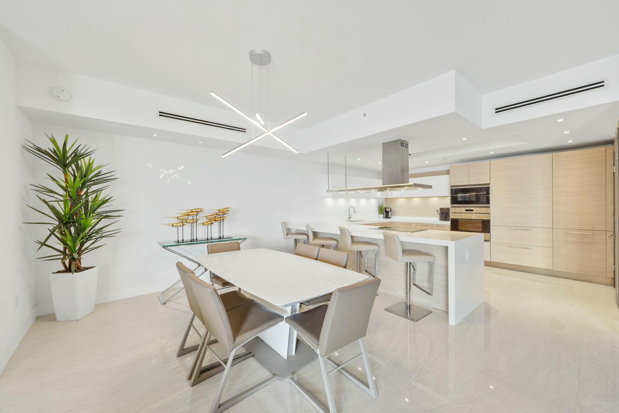 17301 Biscayne Boulevard 707