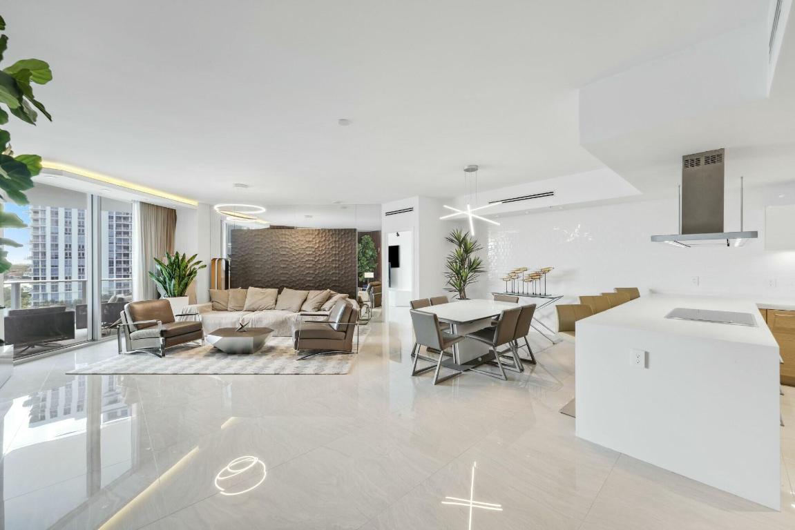 17301 Biscayne Boulevard 707