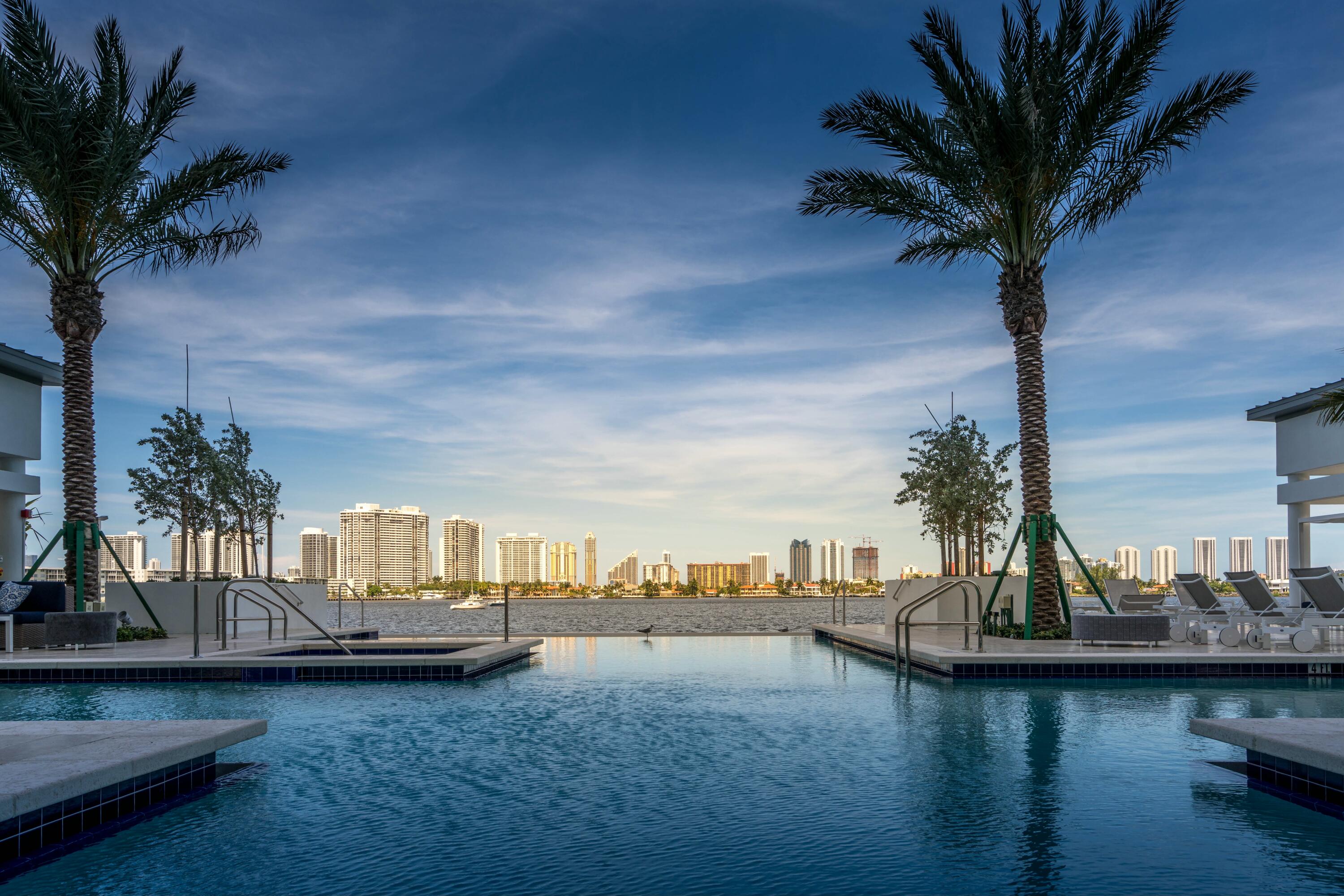 17301 Biscayne Boulevard 707