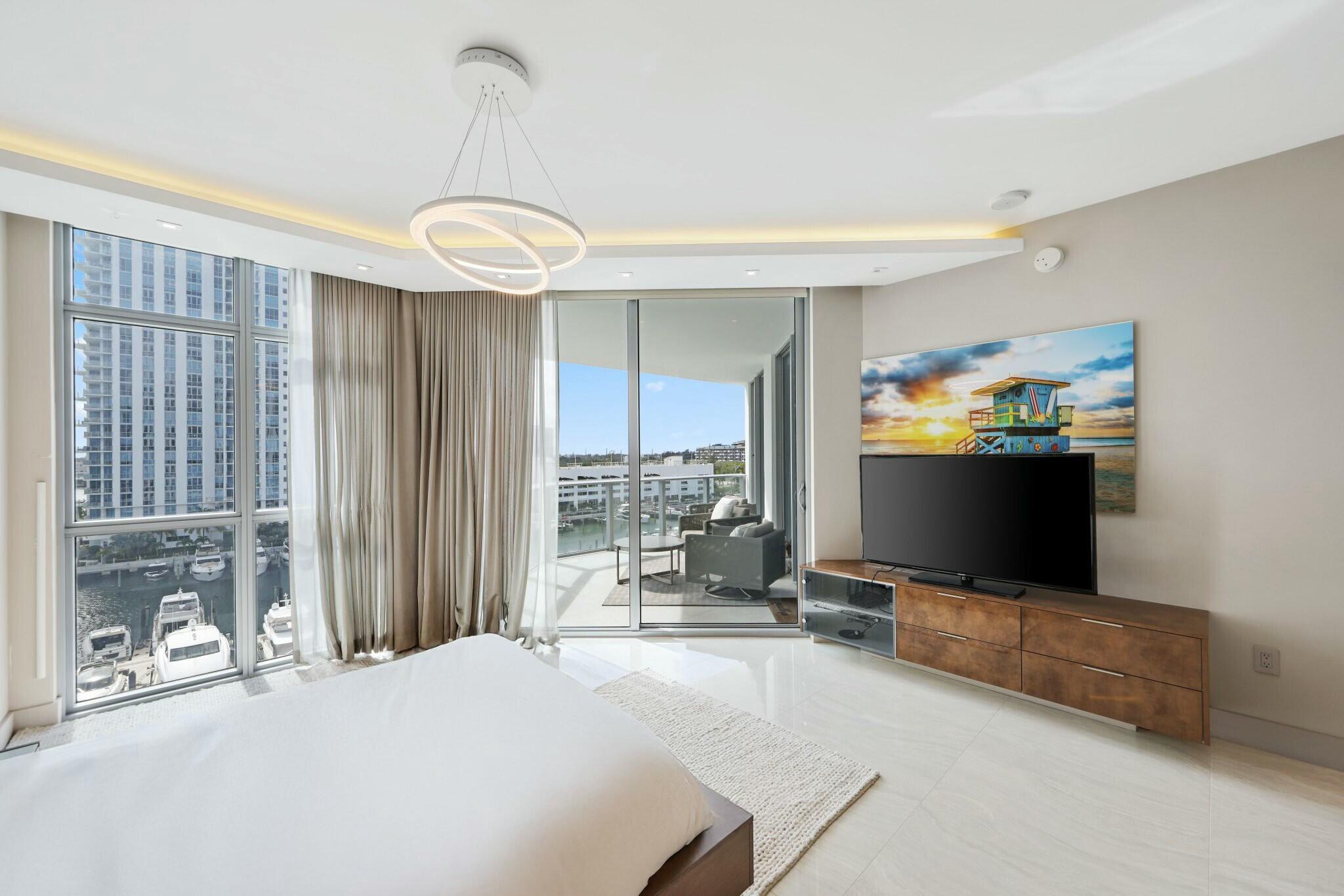 17301 Biscayne Boulevard 707