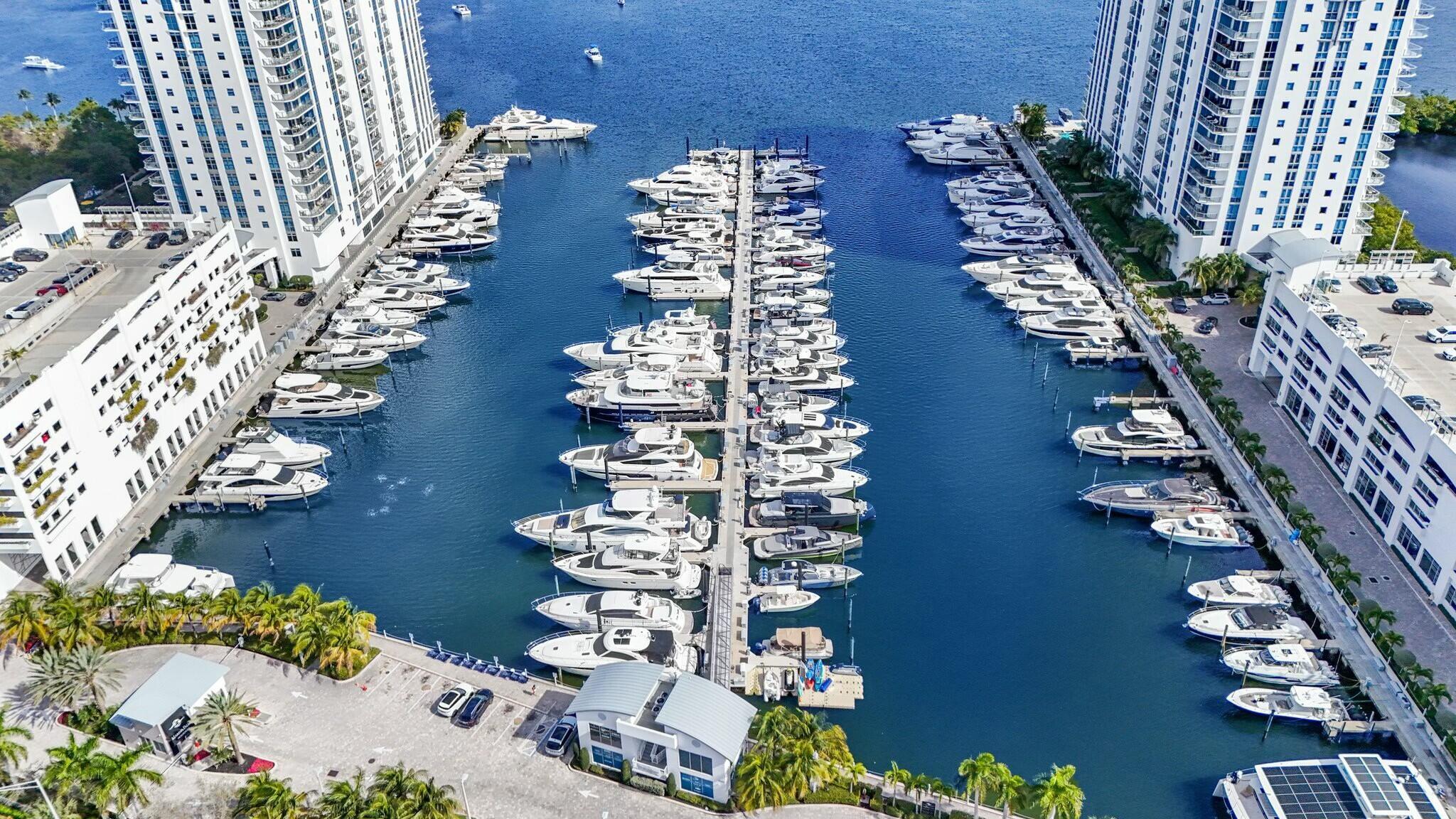17301 Biscayne Boulevard 707