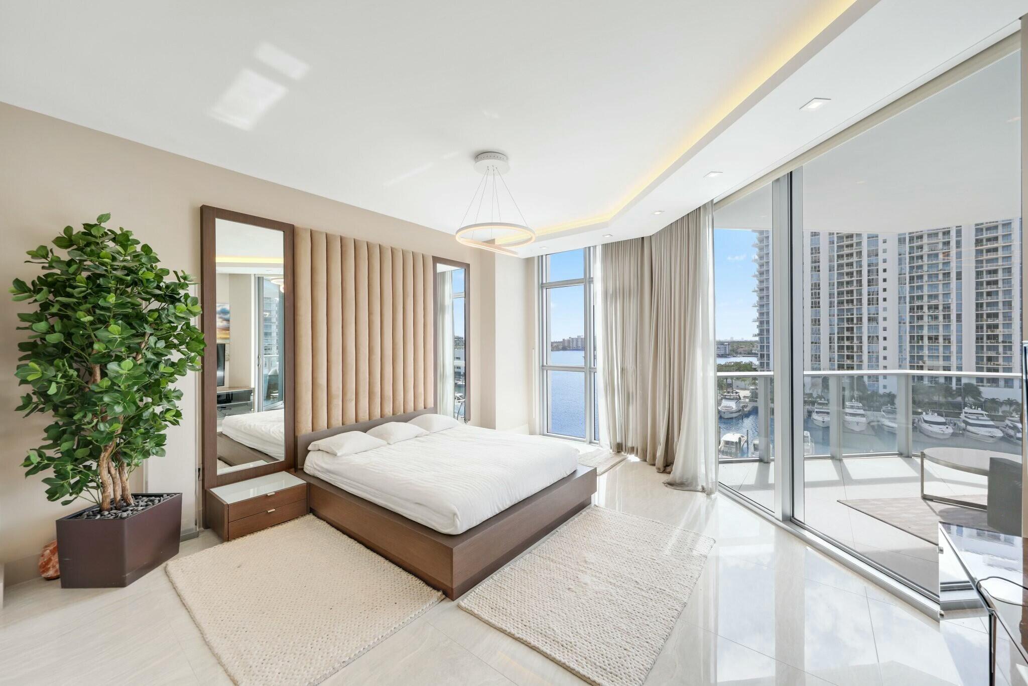 17301 Biscayne Boulevard 707
