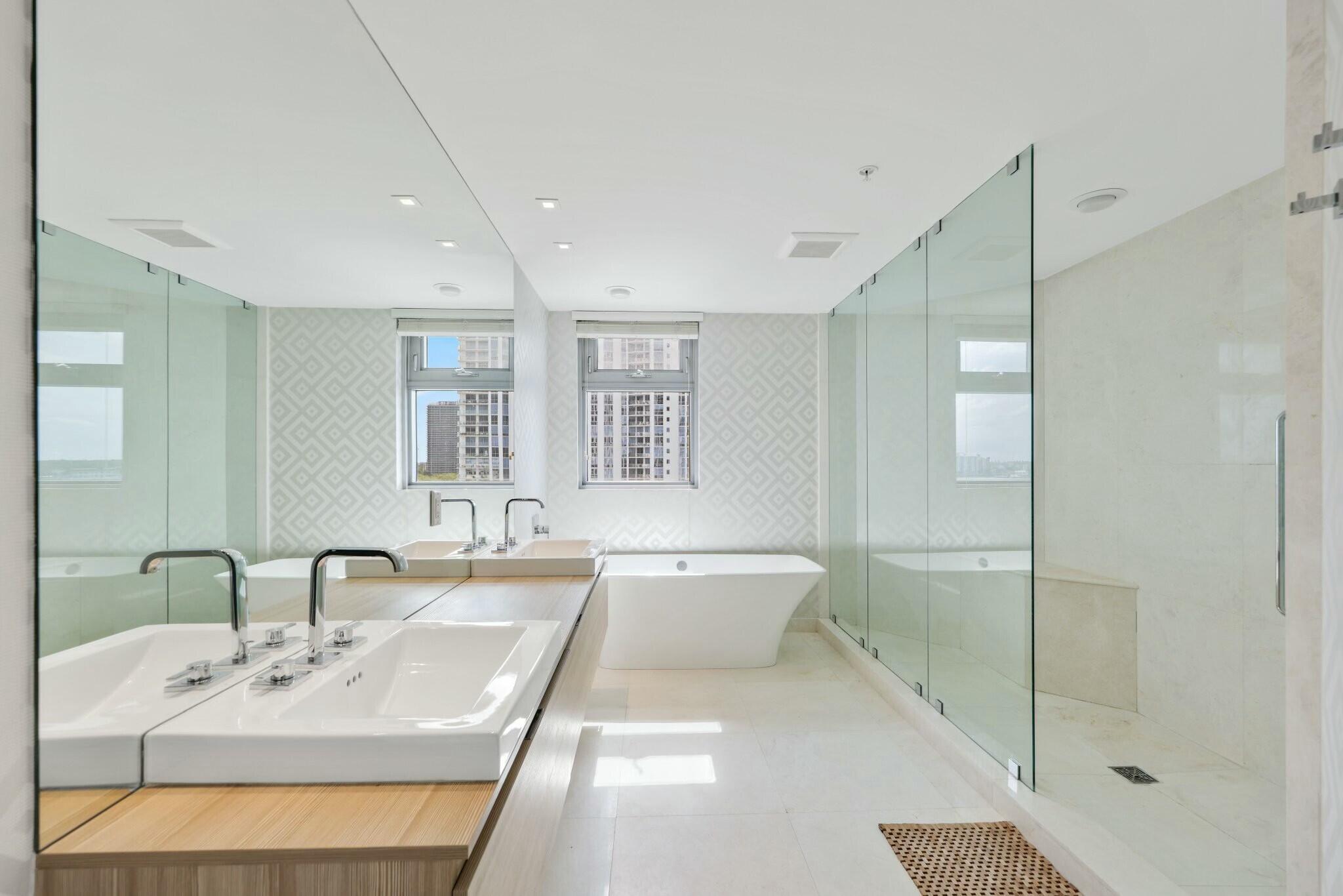 17301 Biscayne Boulevard 707