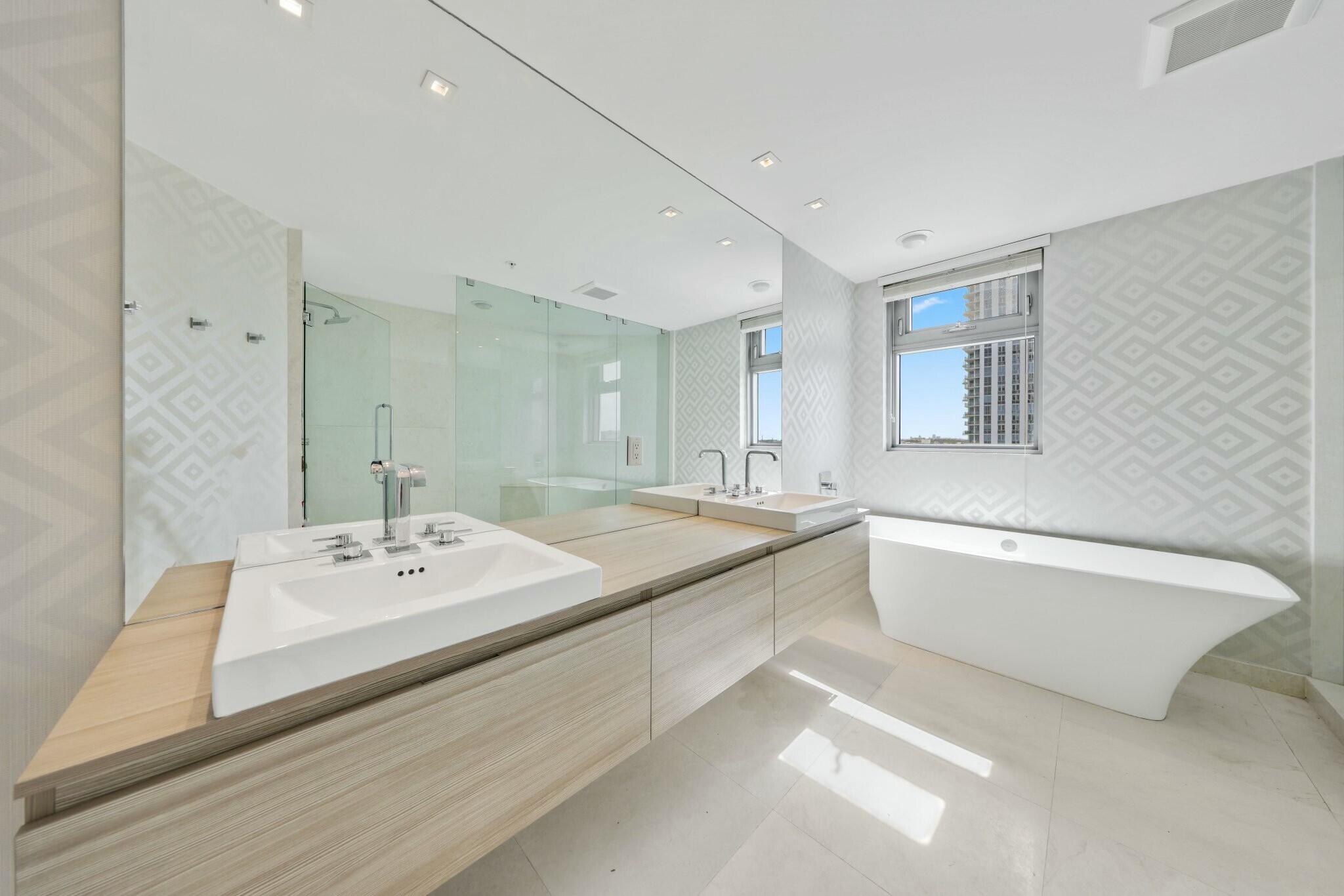 17301 Biscayne Boulevard 707