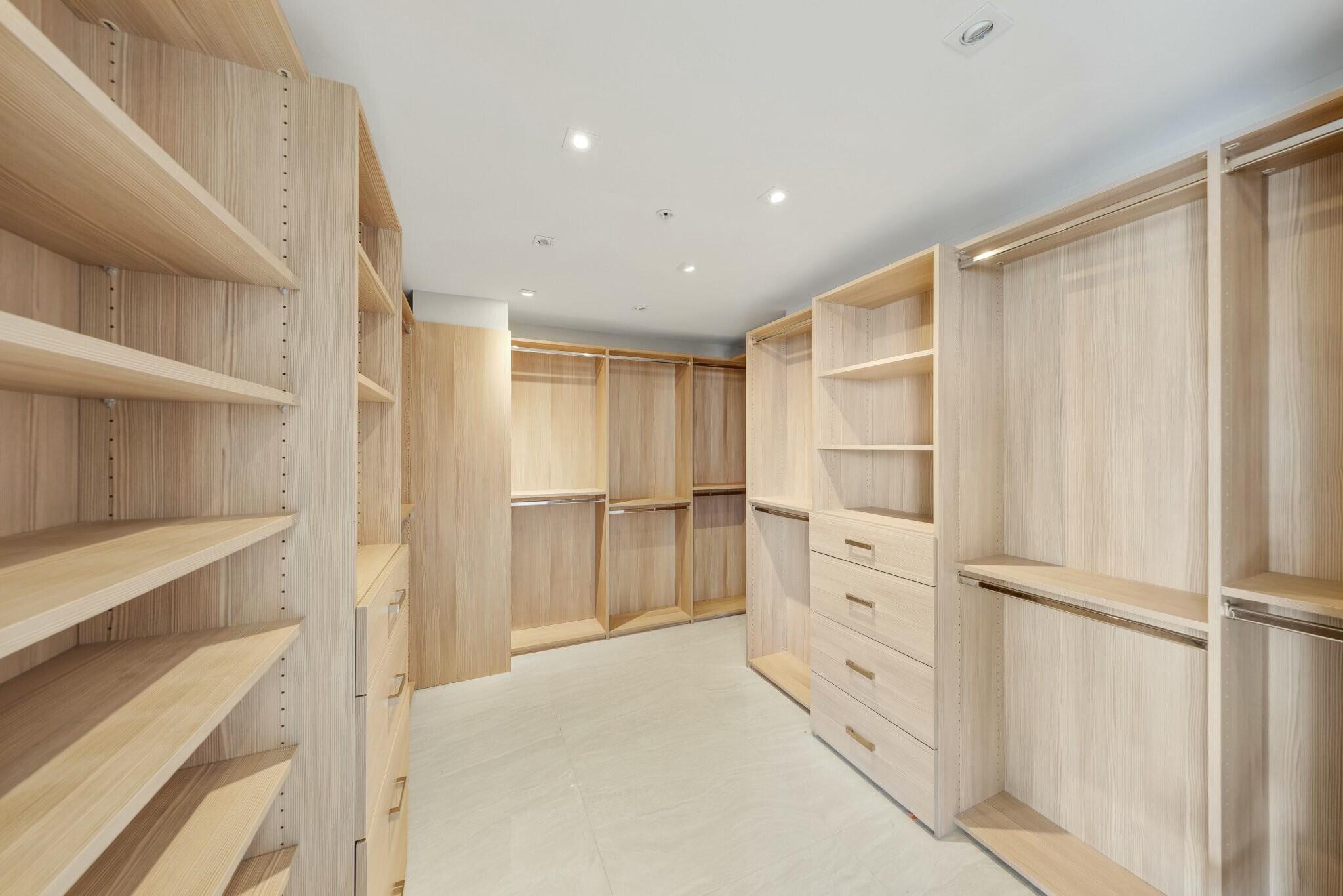 17301 Biscayne Boulevard 707