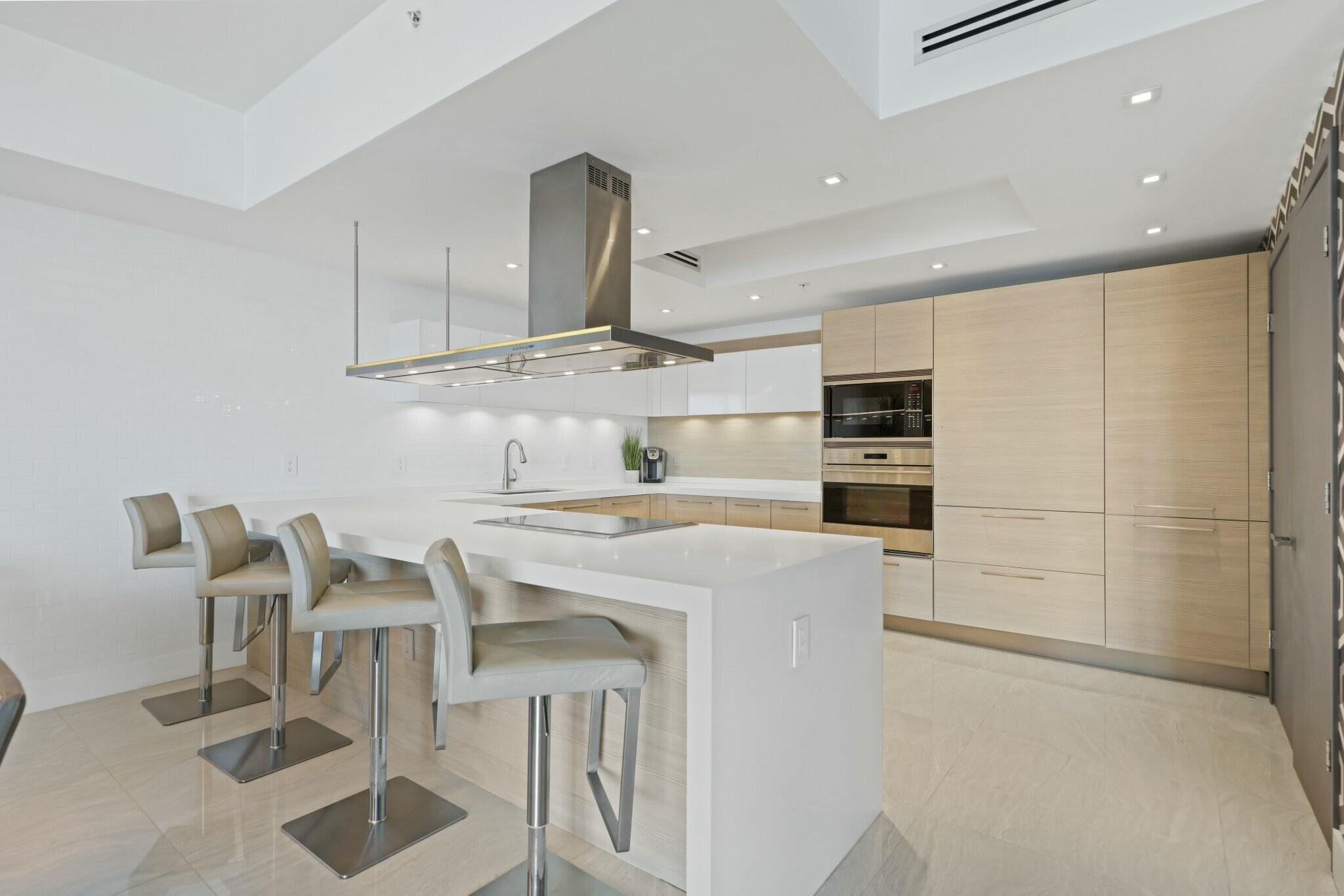 17301 Biscayne Boulevard 707