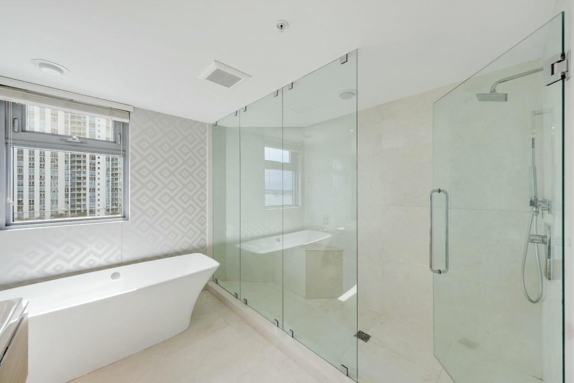 17301 Biscayne Boulevard 707