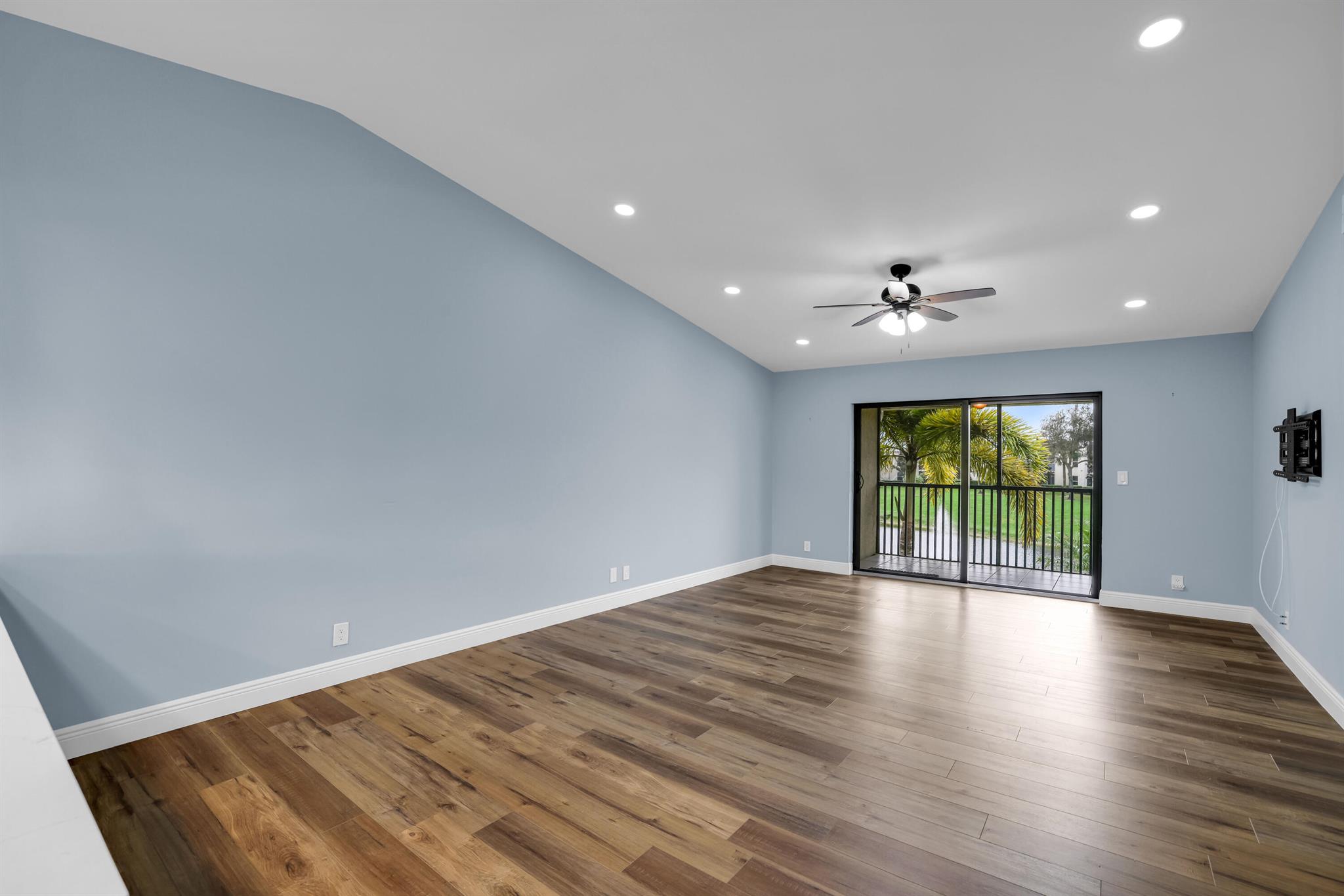 2840 Casa Way 202