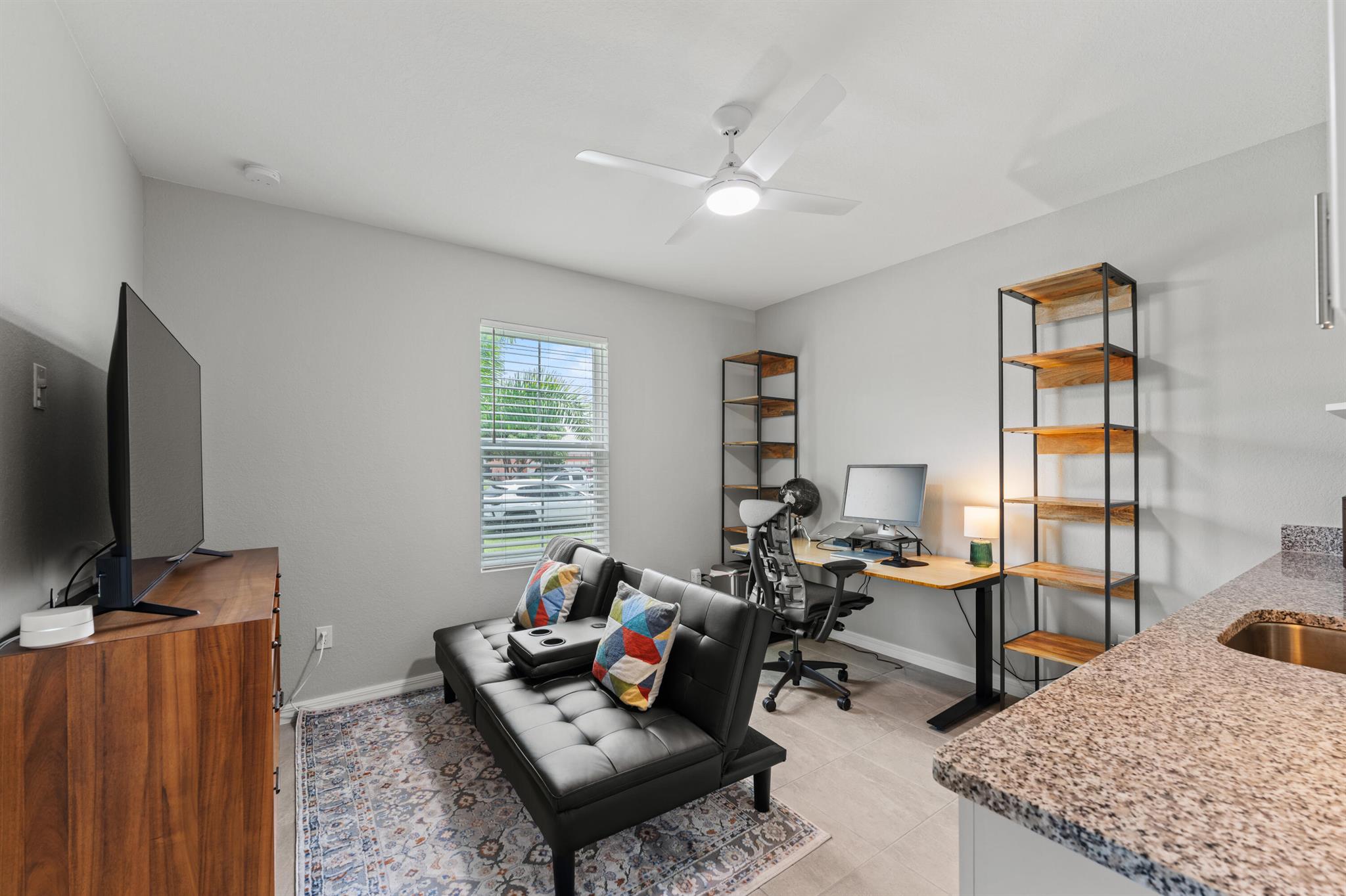 545 SW Duval Avenue