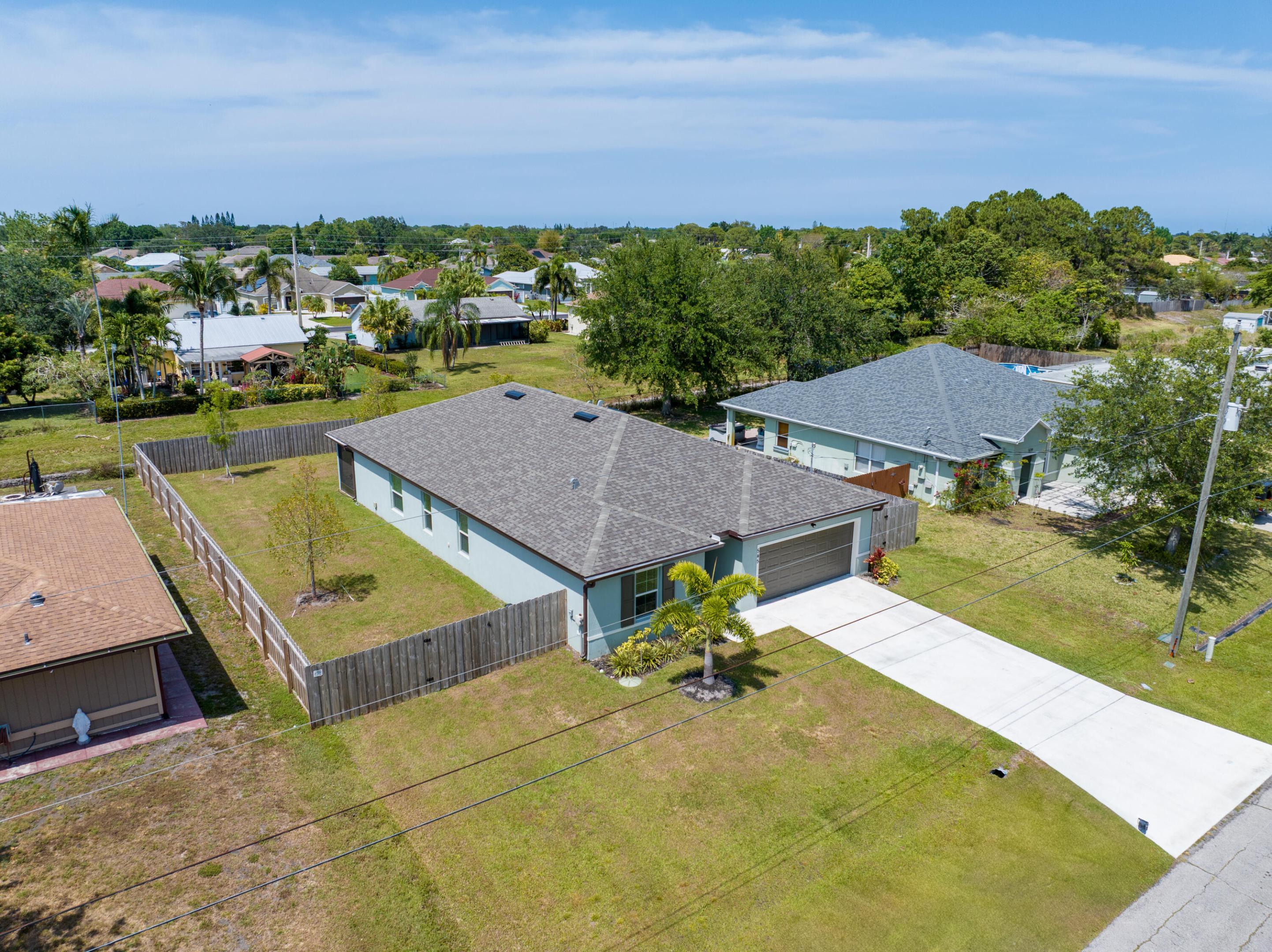 545 SW Duval Avenue