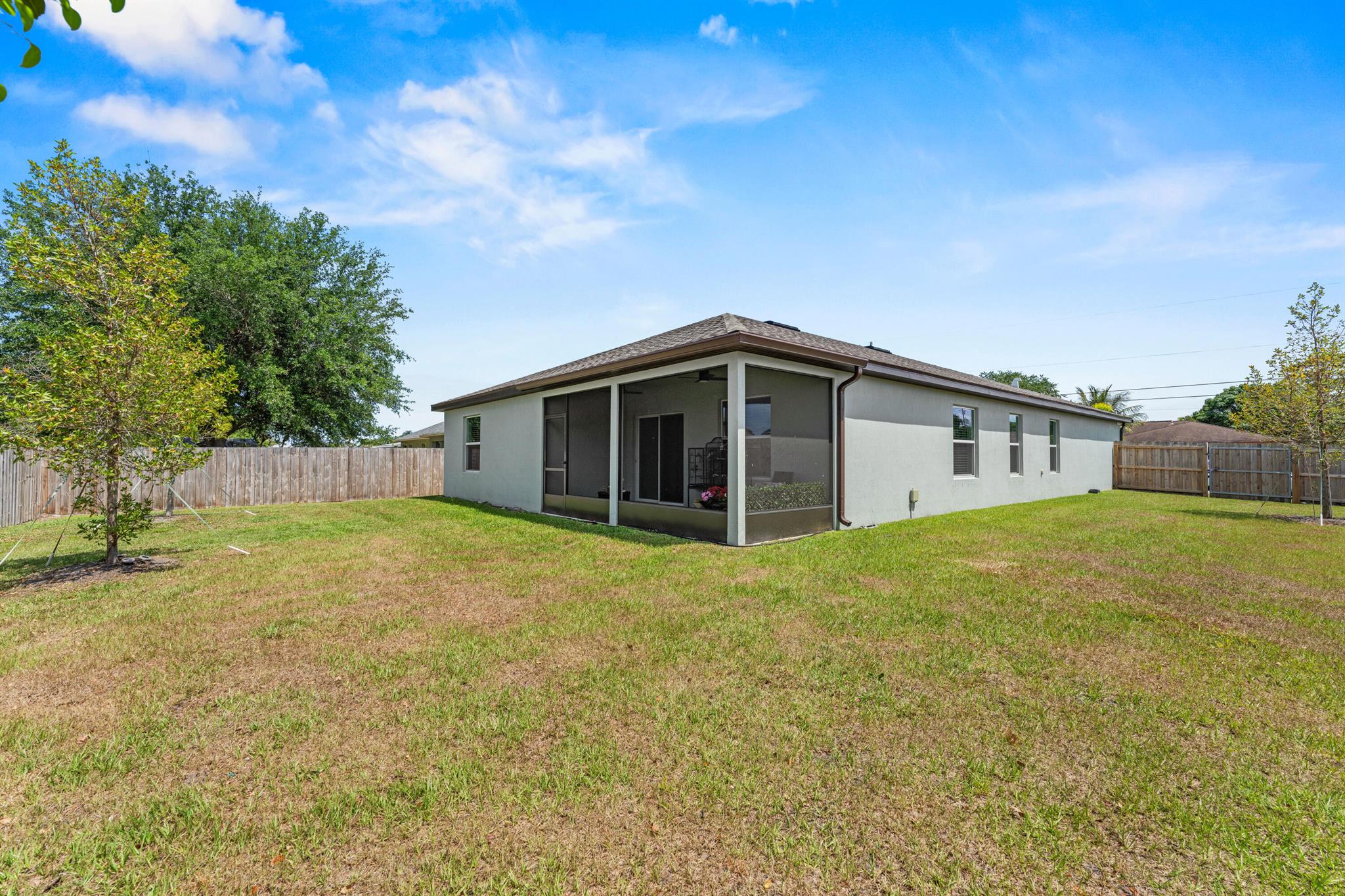 545 SW Duval Avenue