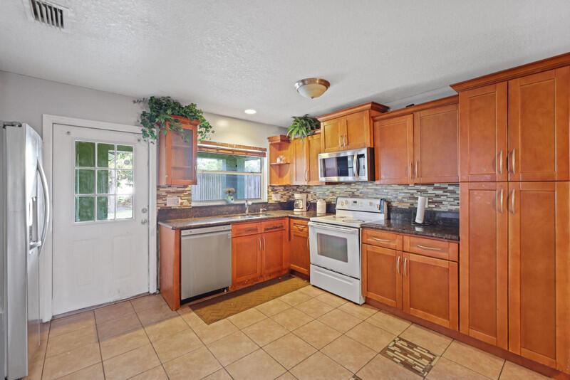 215 S E Street