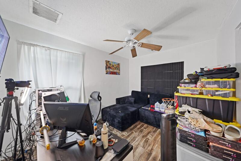 215 S E Street
