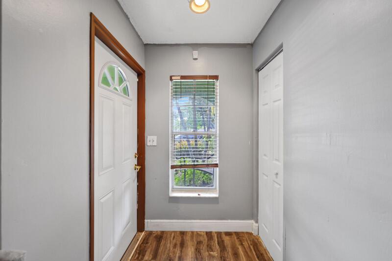 215 S E Street