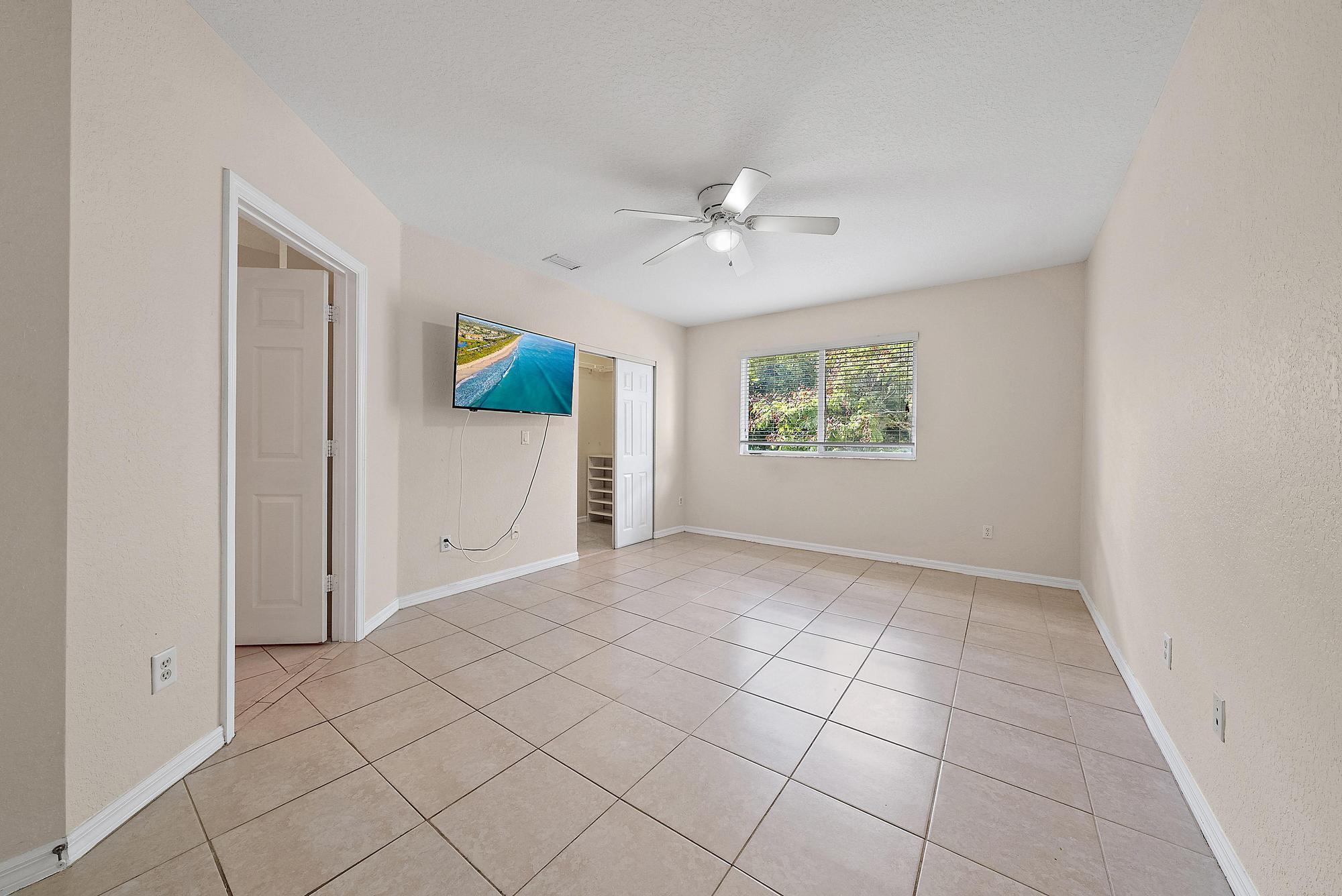 1925 Alamanda Way