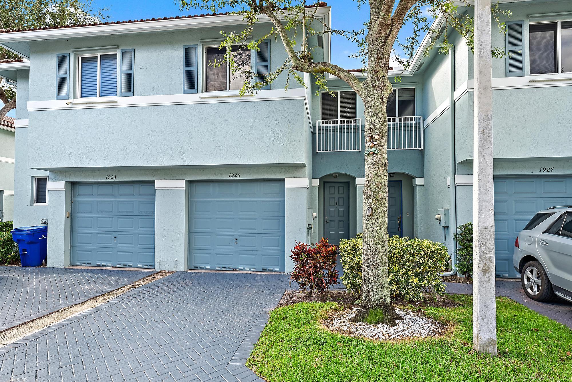 1925 Alamanda Way