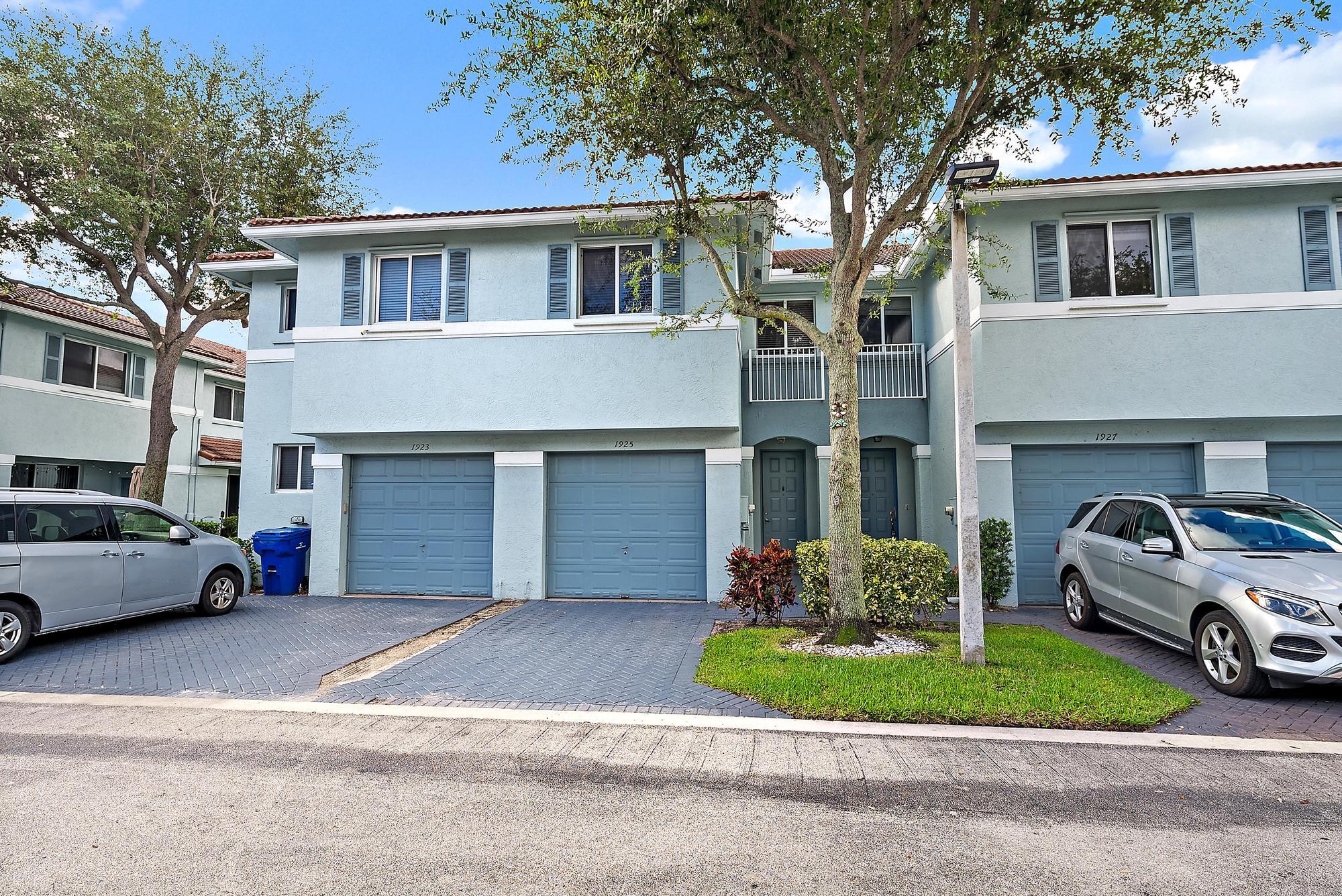 1925 Alamanda Way