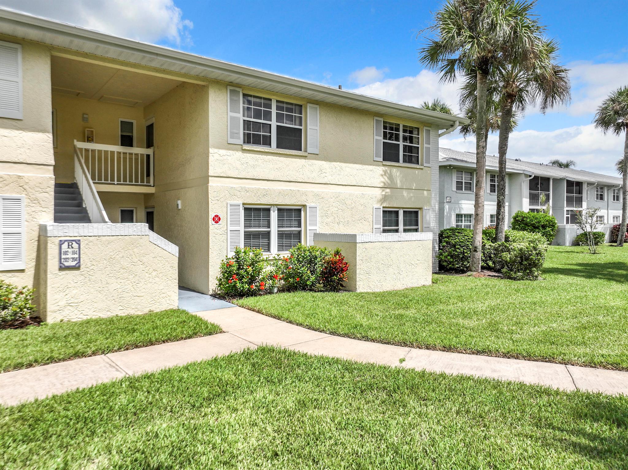 939 Sonesta Ave Avenue NE 204