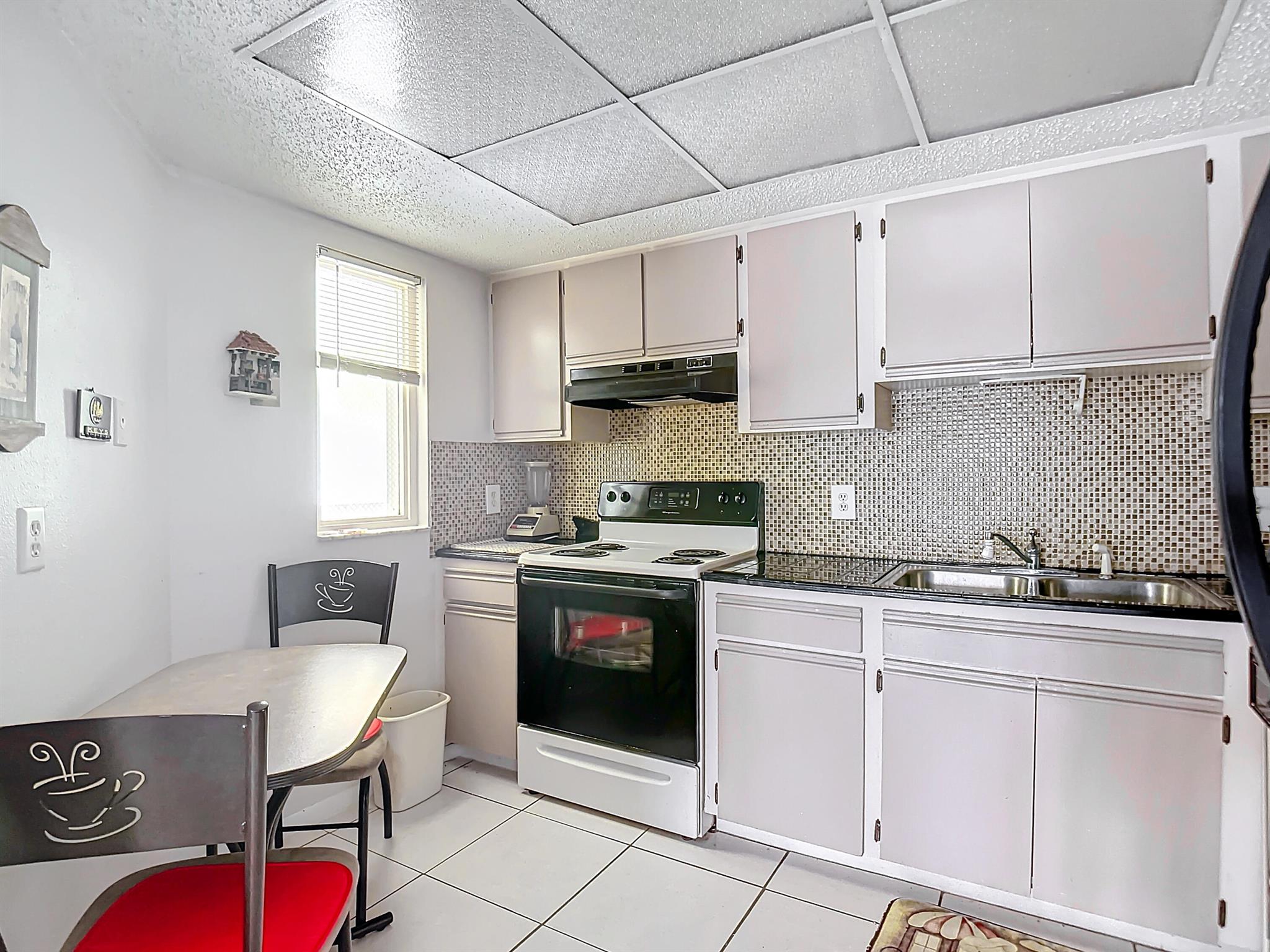 939 Sonesta Ave Avenue NE 204