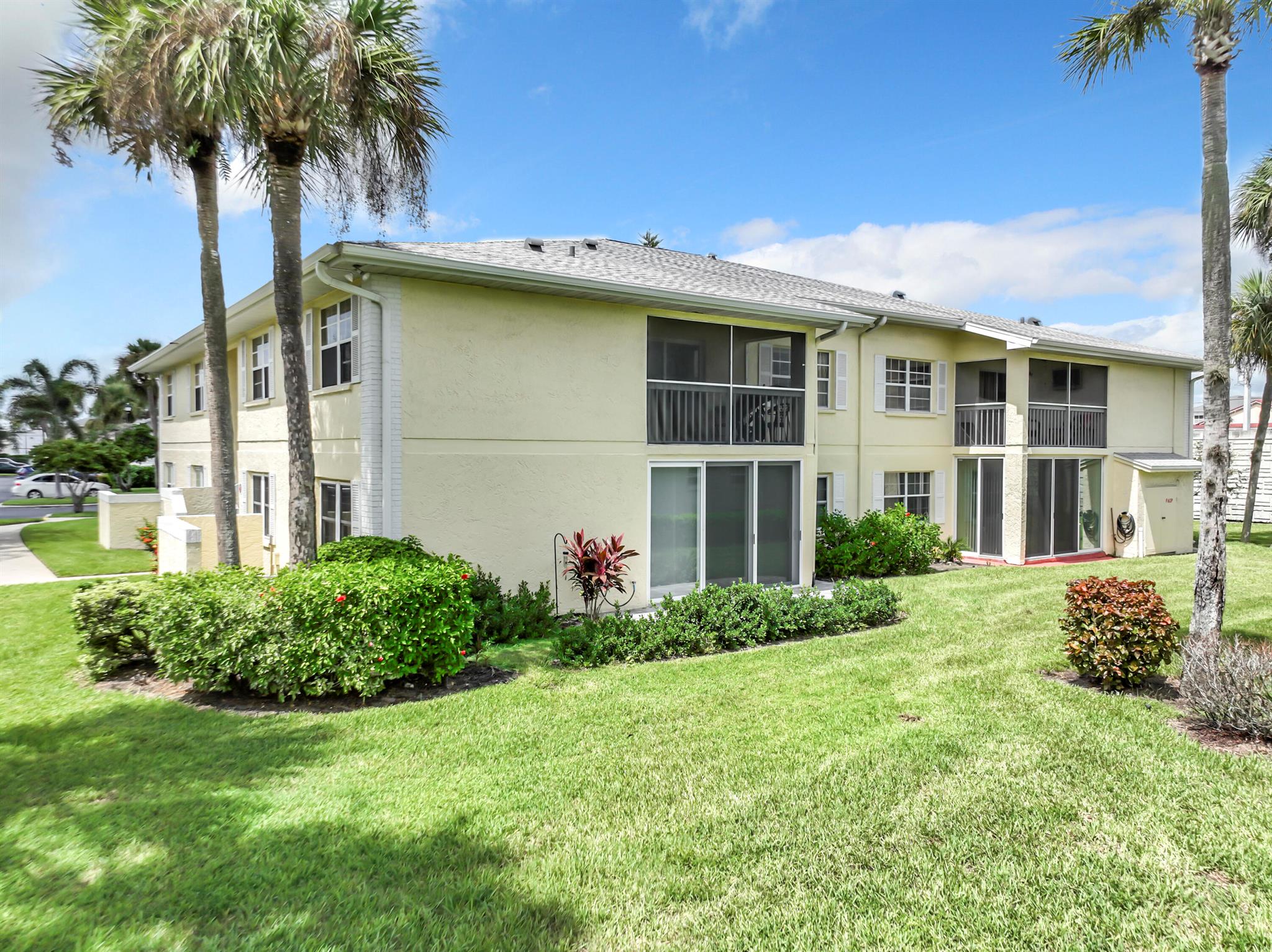 939 Sonesta Ave Avenue NE 204