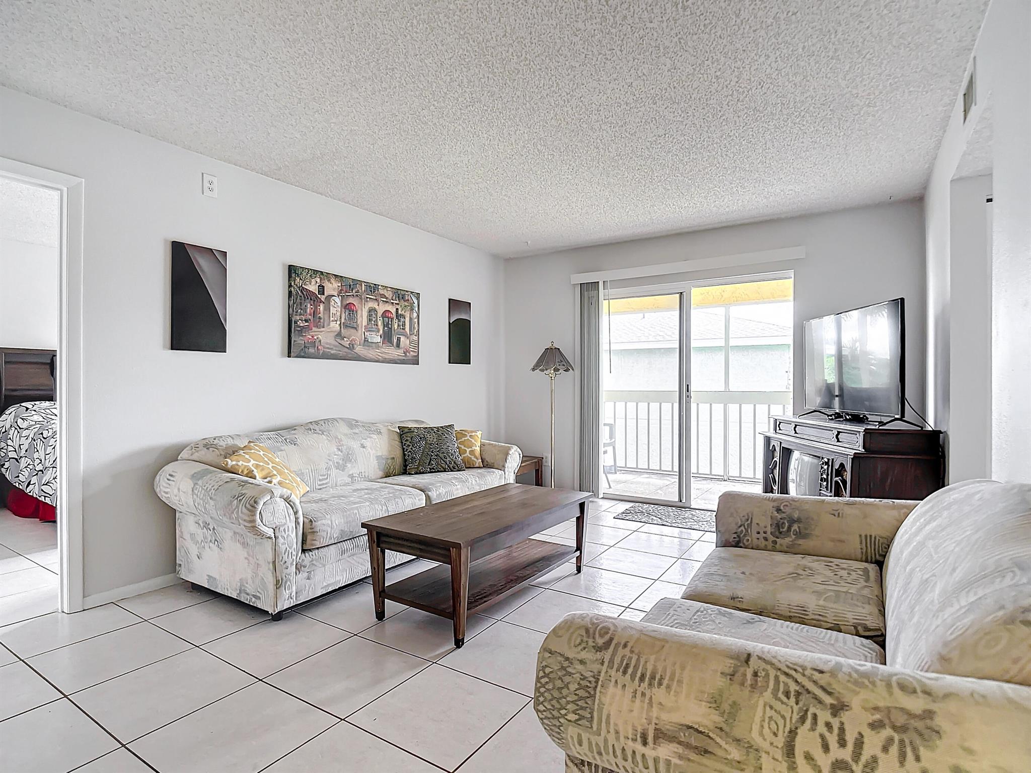 939 Sonesta Ave Avenue NE 204