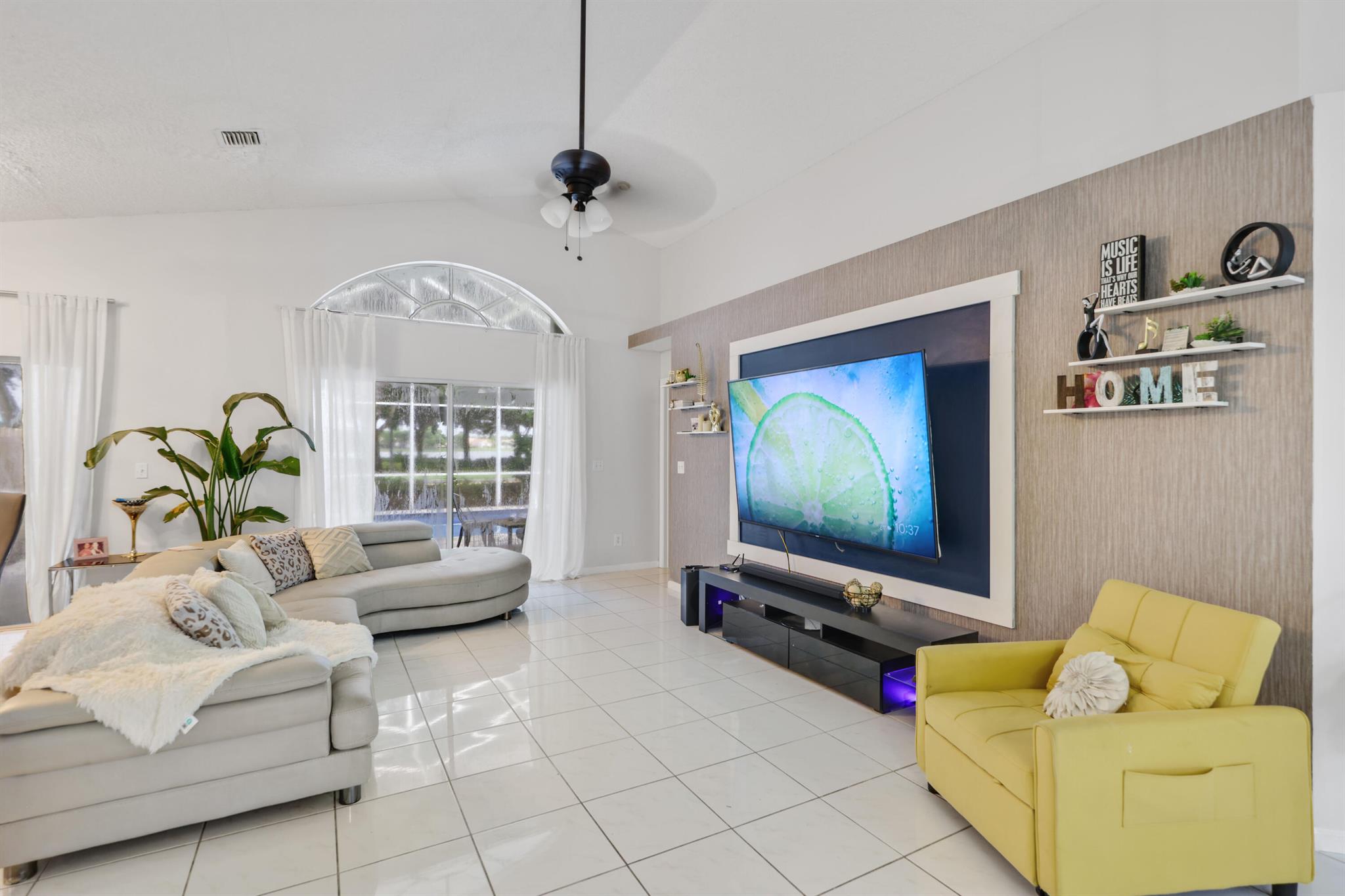 1971 Oak Berry Circle