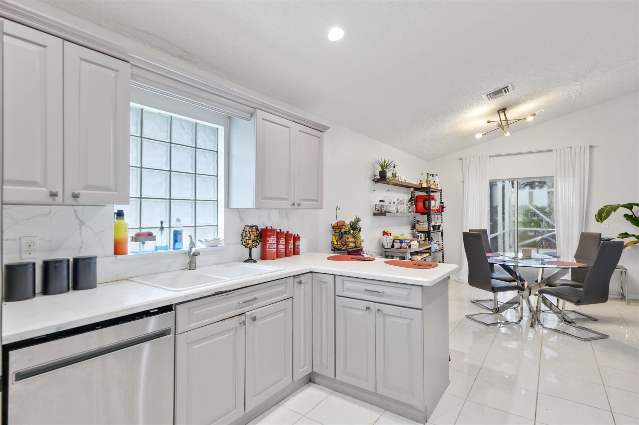 1971 Oak Berry Circle