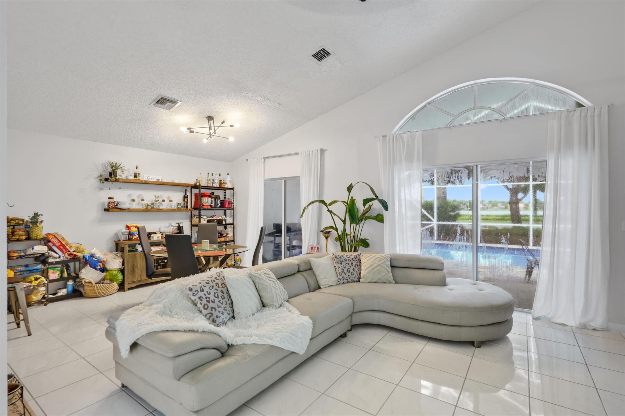 1971 Oak Berry Circle