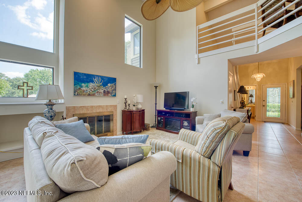 21 LOGGERHEAD Lane