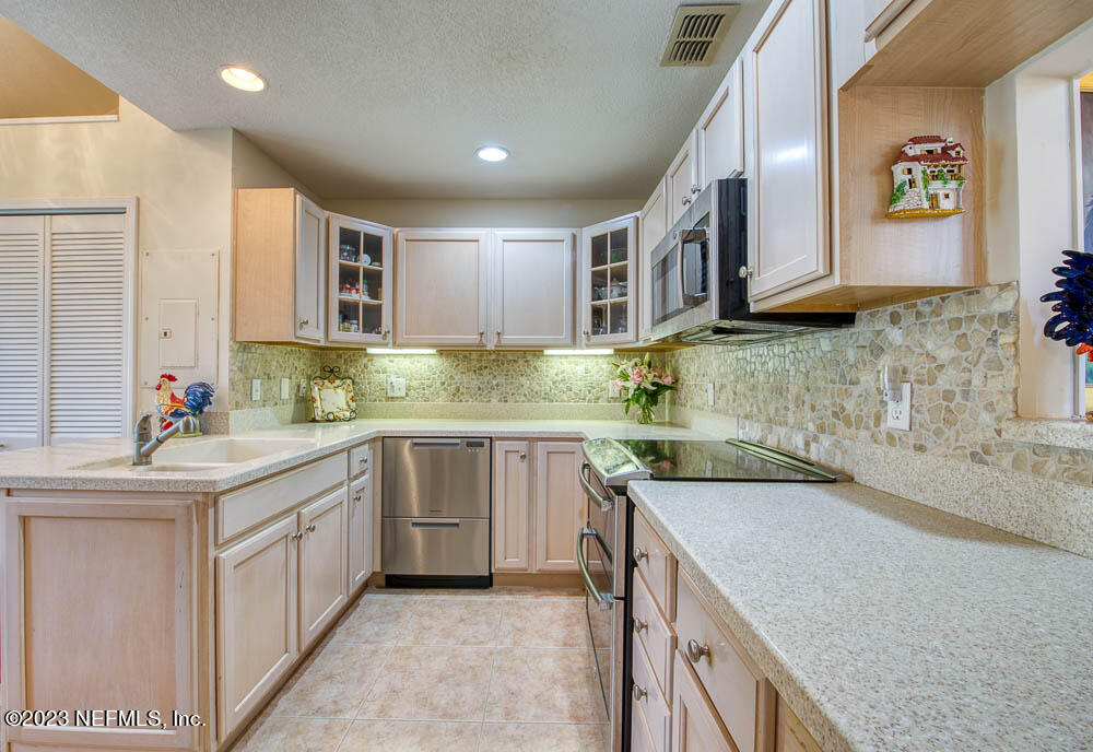 21 LOGGERHEAD Lane