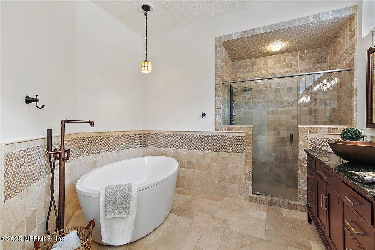289 WATER'S EDGE Drive S