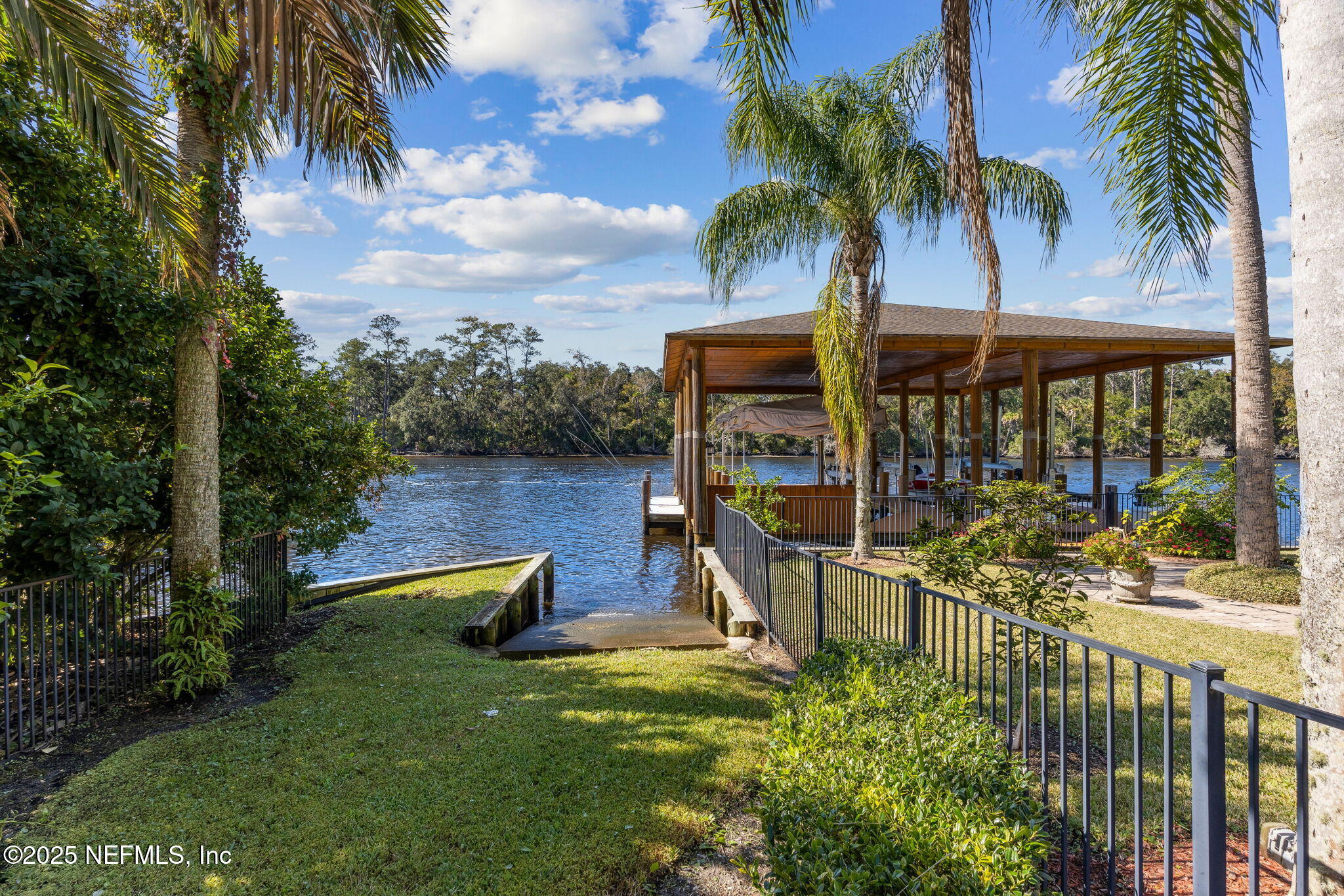 21 N ROSCOE Boulevard