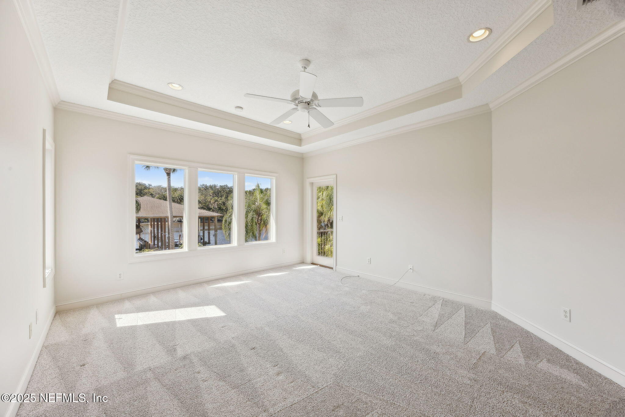 21 N ROSCOE Boulevard