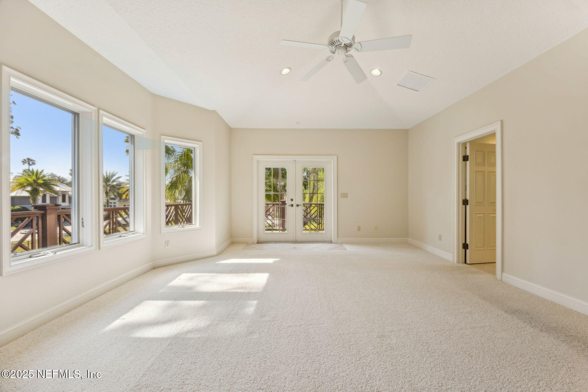 21 N ROSCOE Boulevard