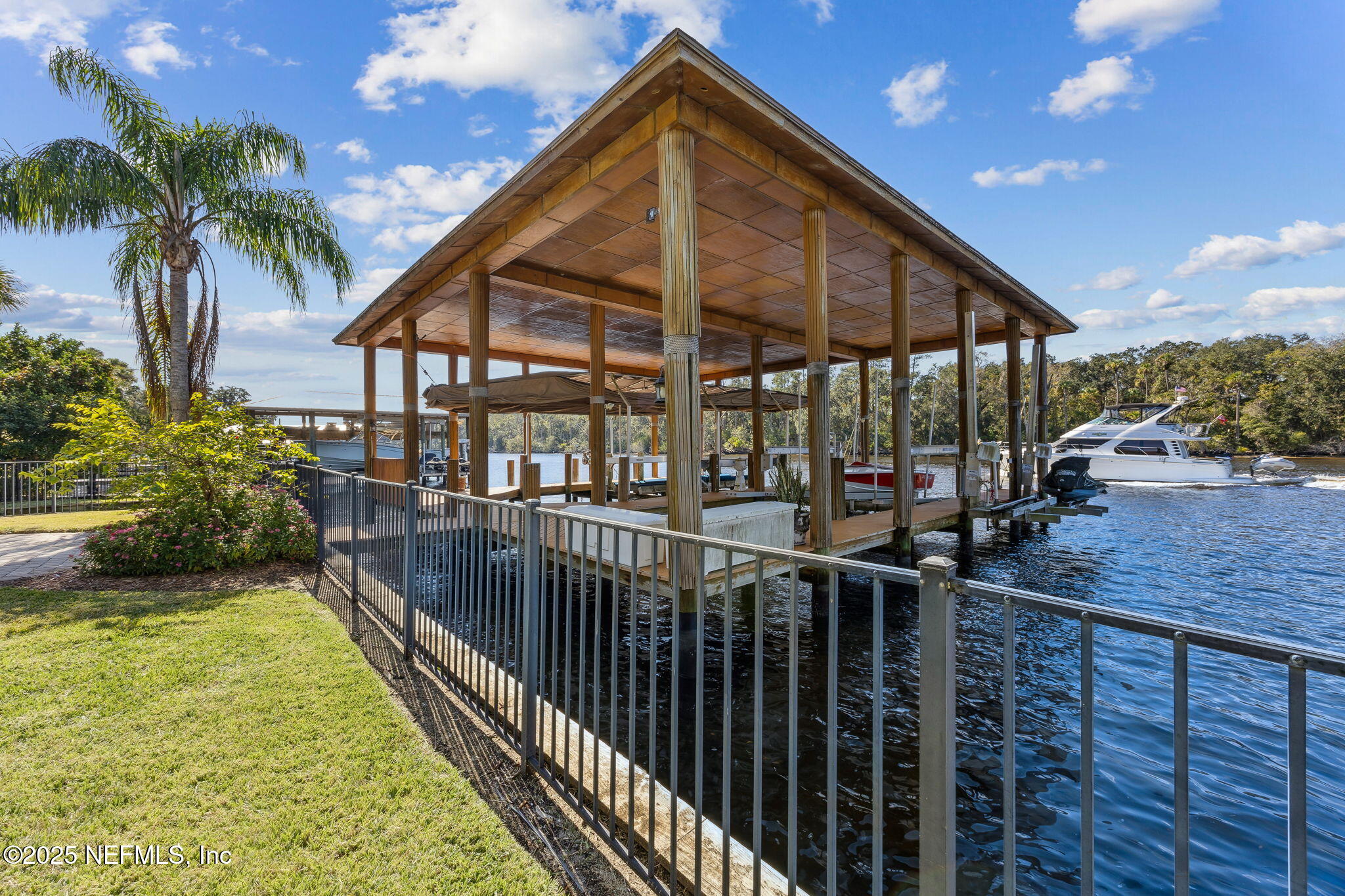 21 N ROSCOE Boulevard