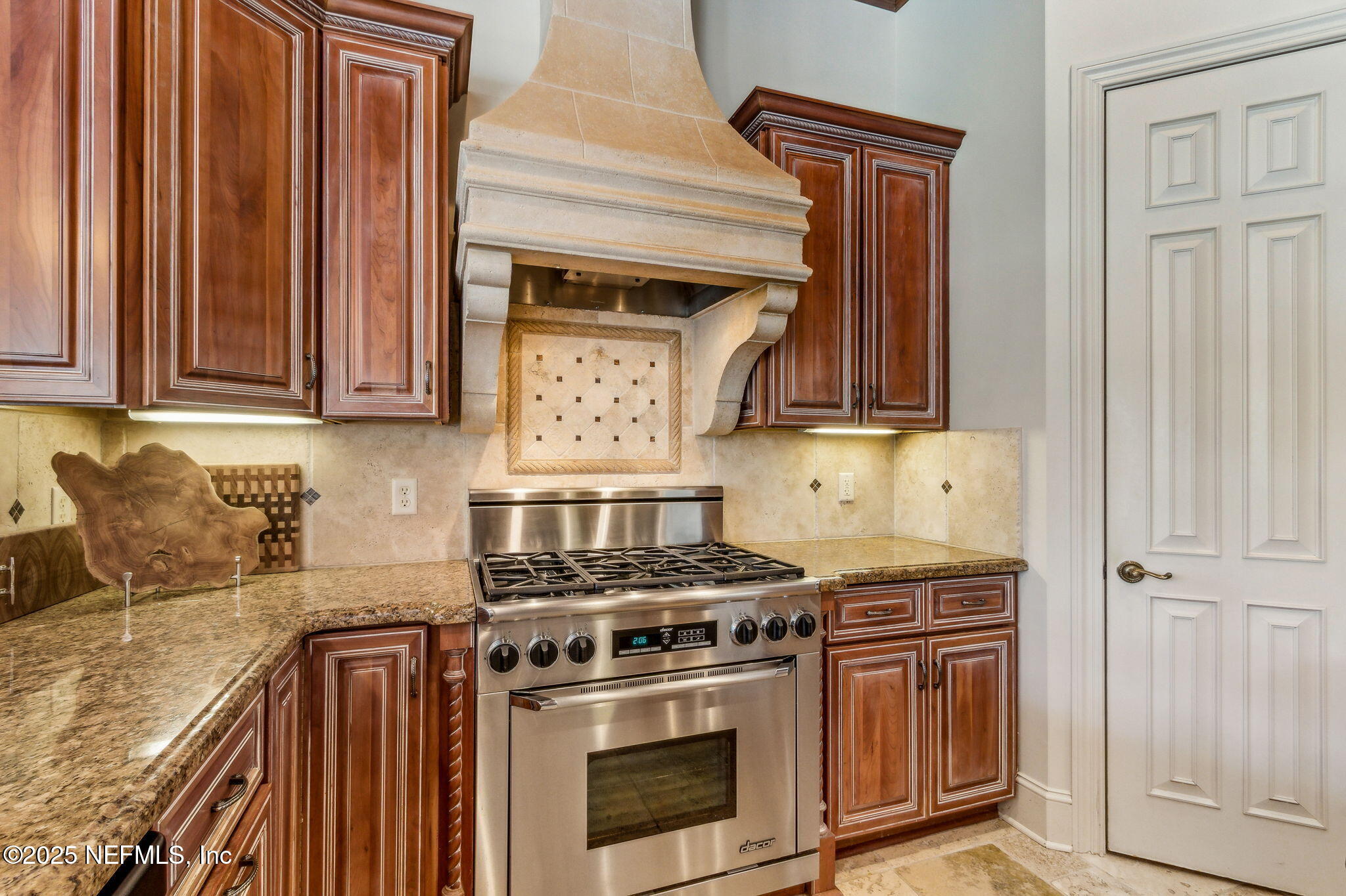 21 N ROSCOE Boulevard