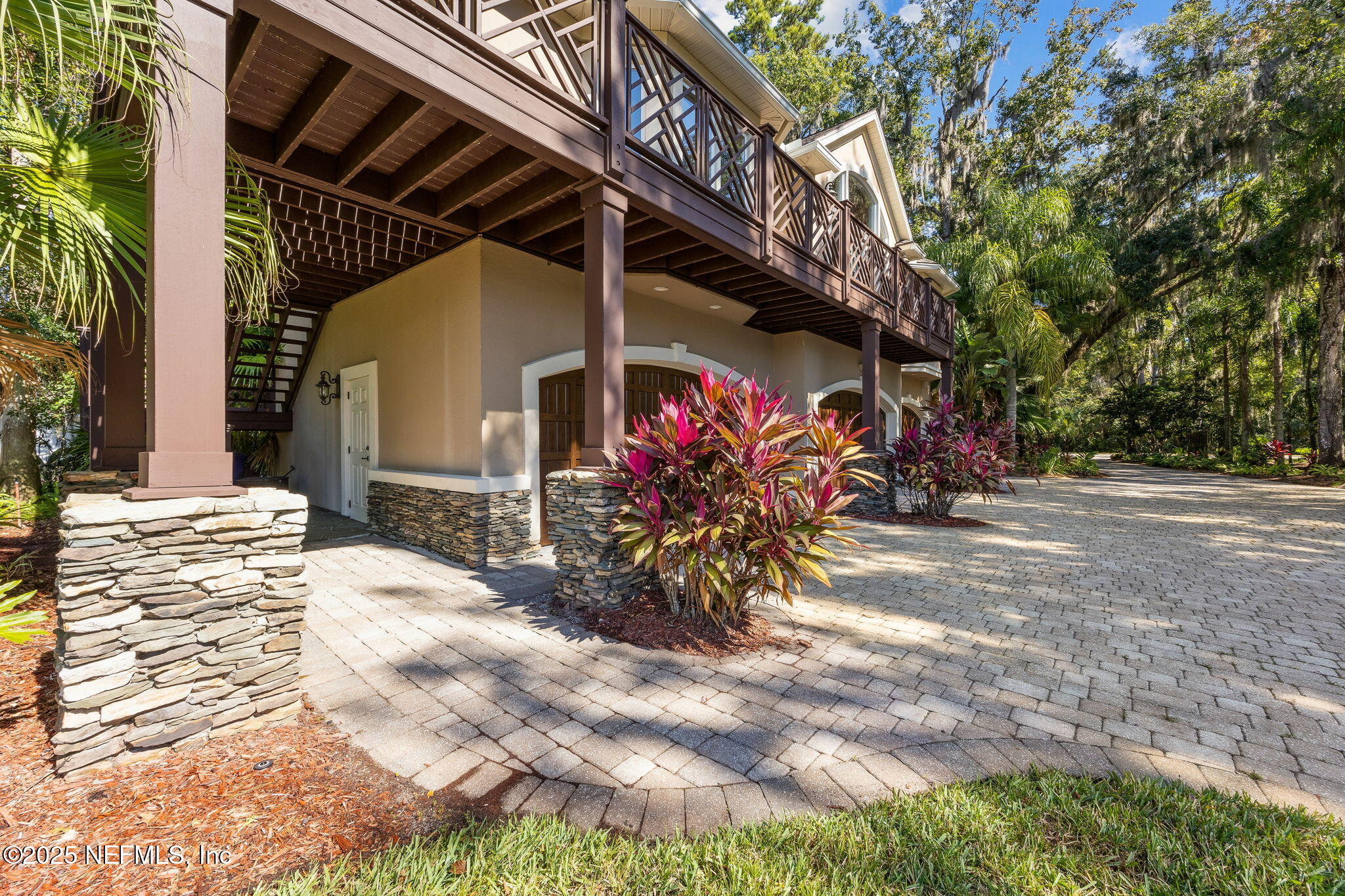 21 N ROSCOE Boulevard