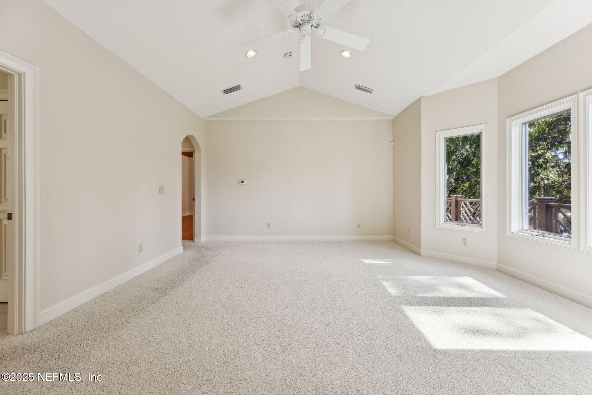 21 N ROSCOE Boulevard