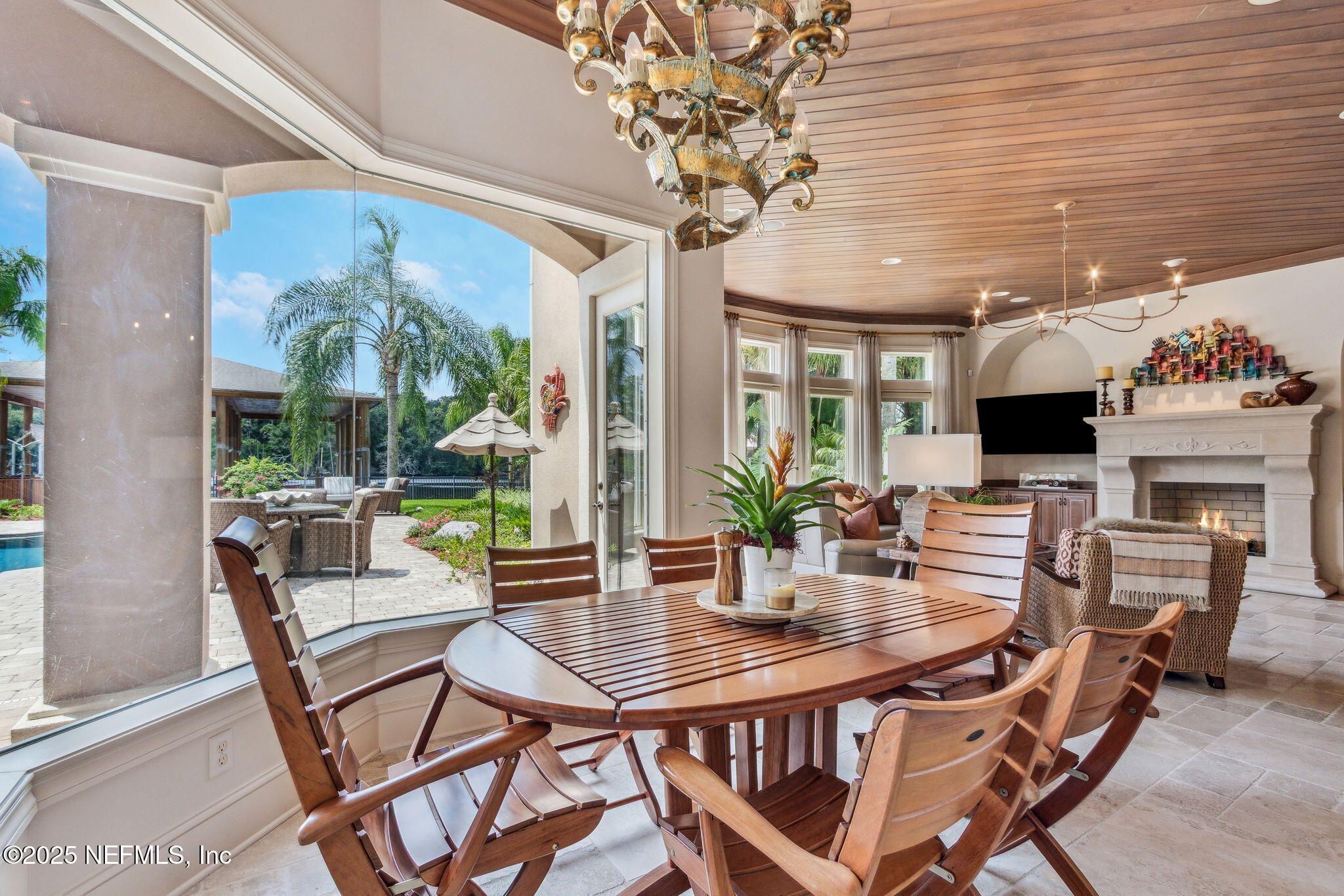 21 N ROSCOE Boulevard