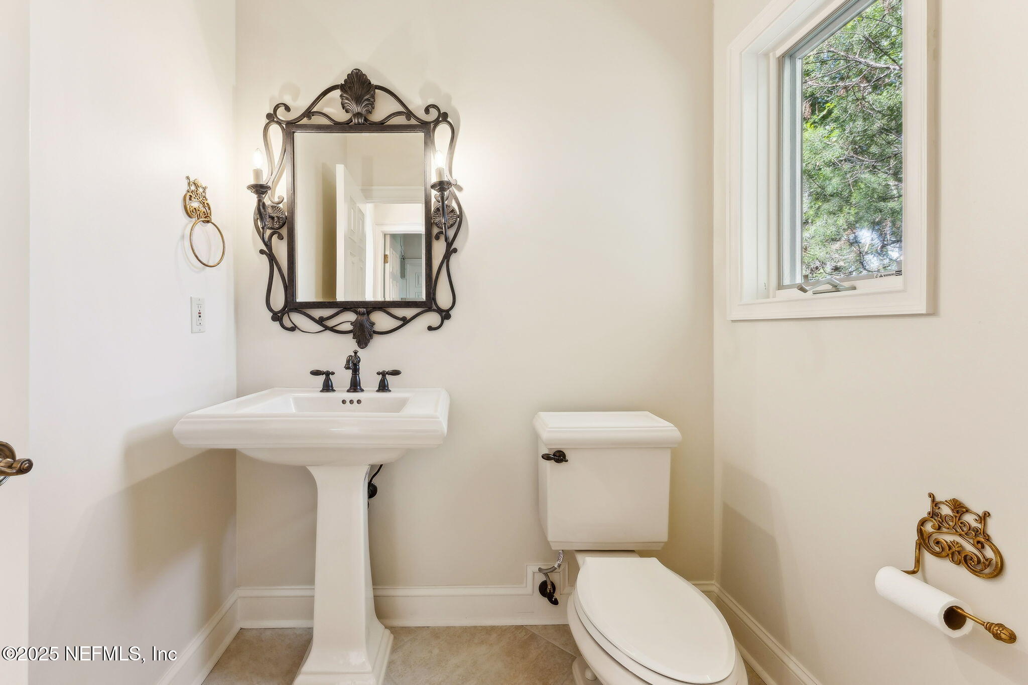 21 N ROSCOE Boulevard