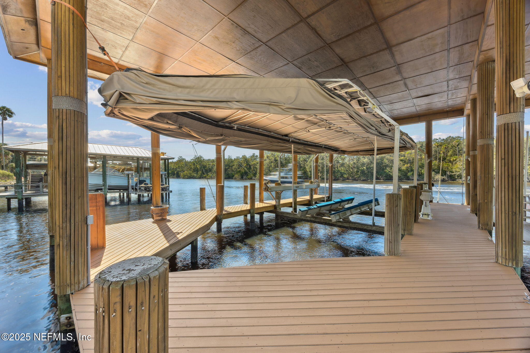 21 N ROSCOE Boulevard