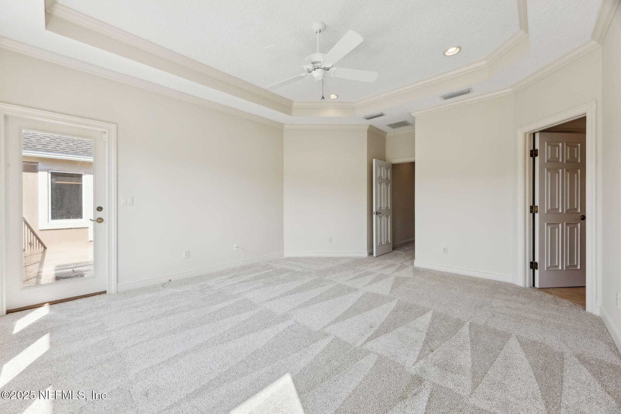 21 N ROSCOE Boulevard