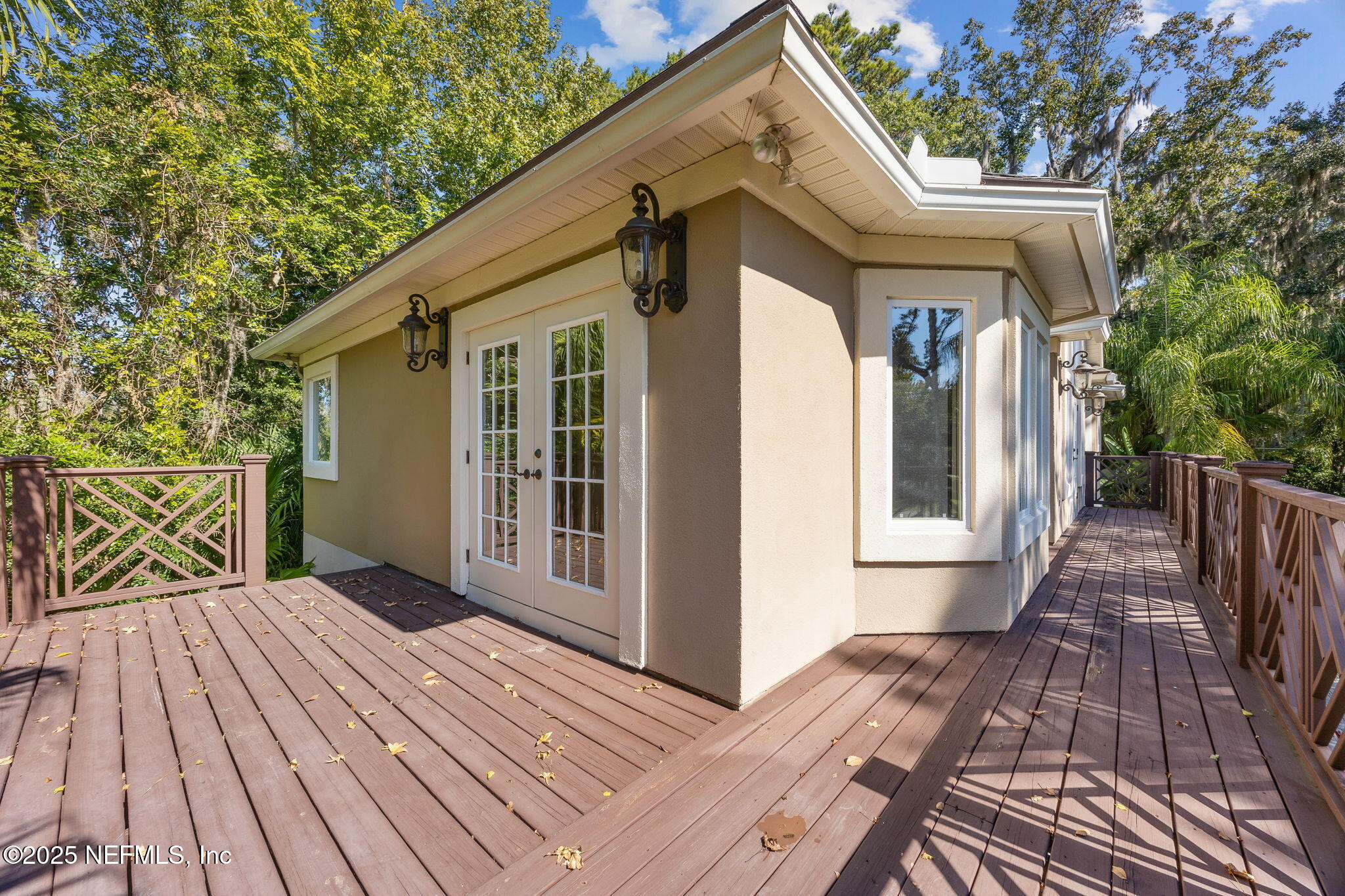 21 N ROSCOE Boulevard