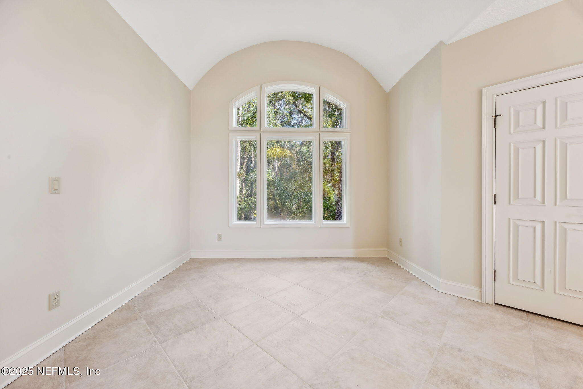 21 N ROSCOE Boulevard