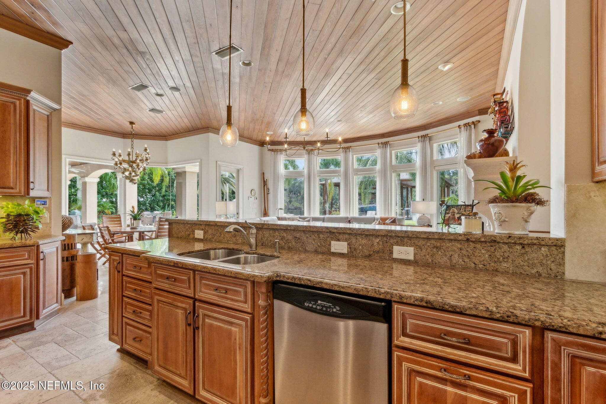 21 N ROSCOE Boulevard