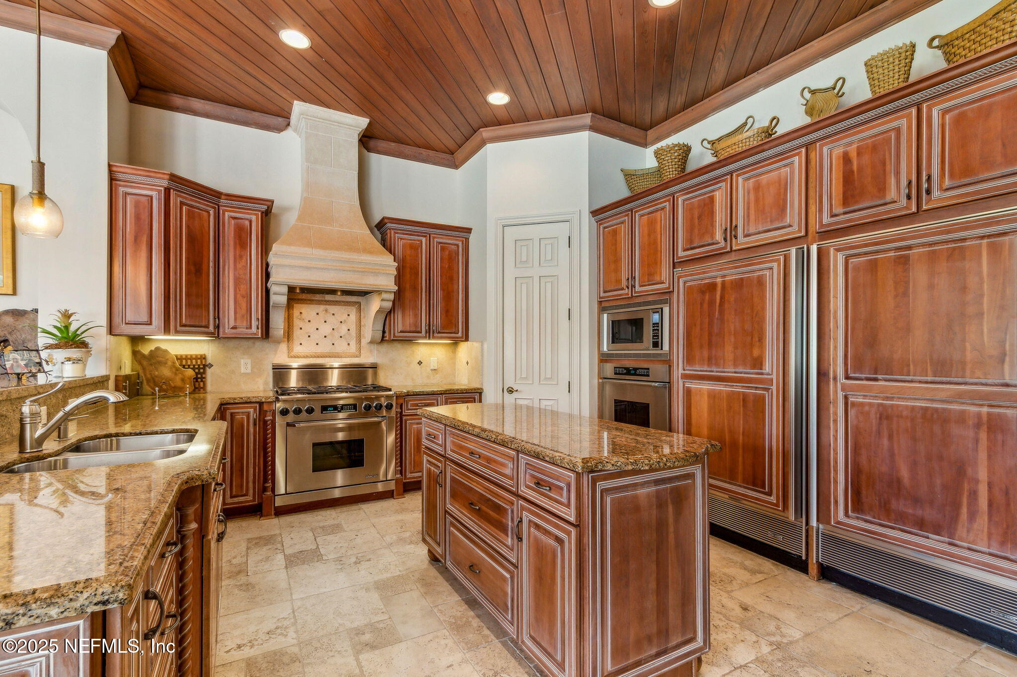 21 N ROSCOE Boulevard